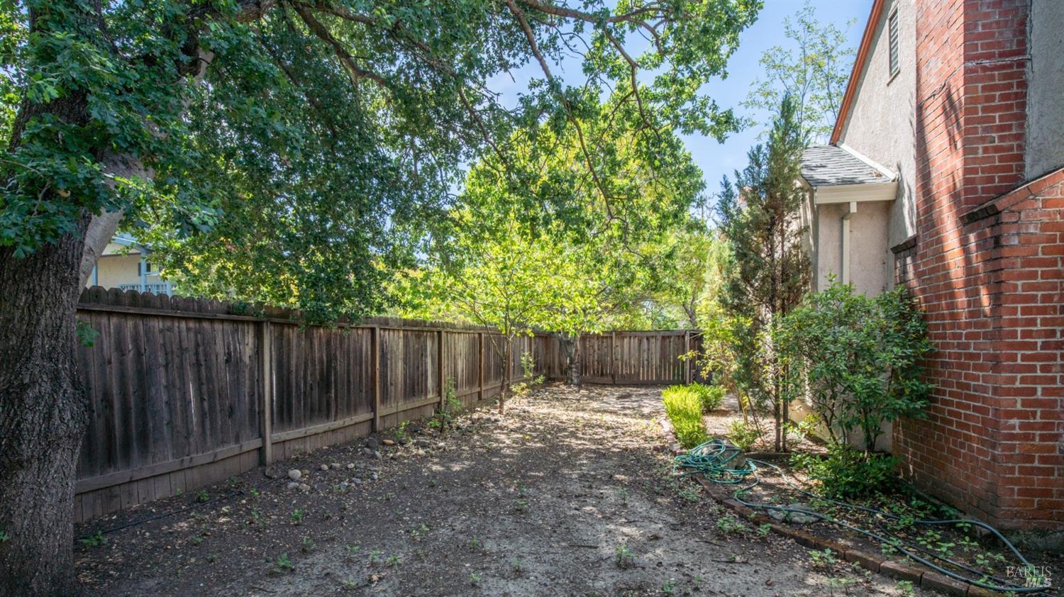950 Edwards Avenue