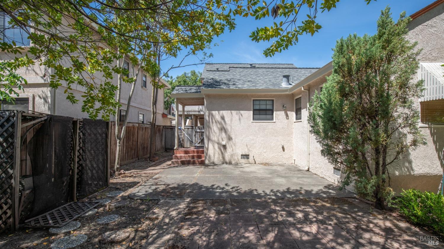 950 Edwards Avenue