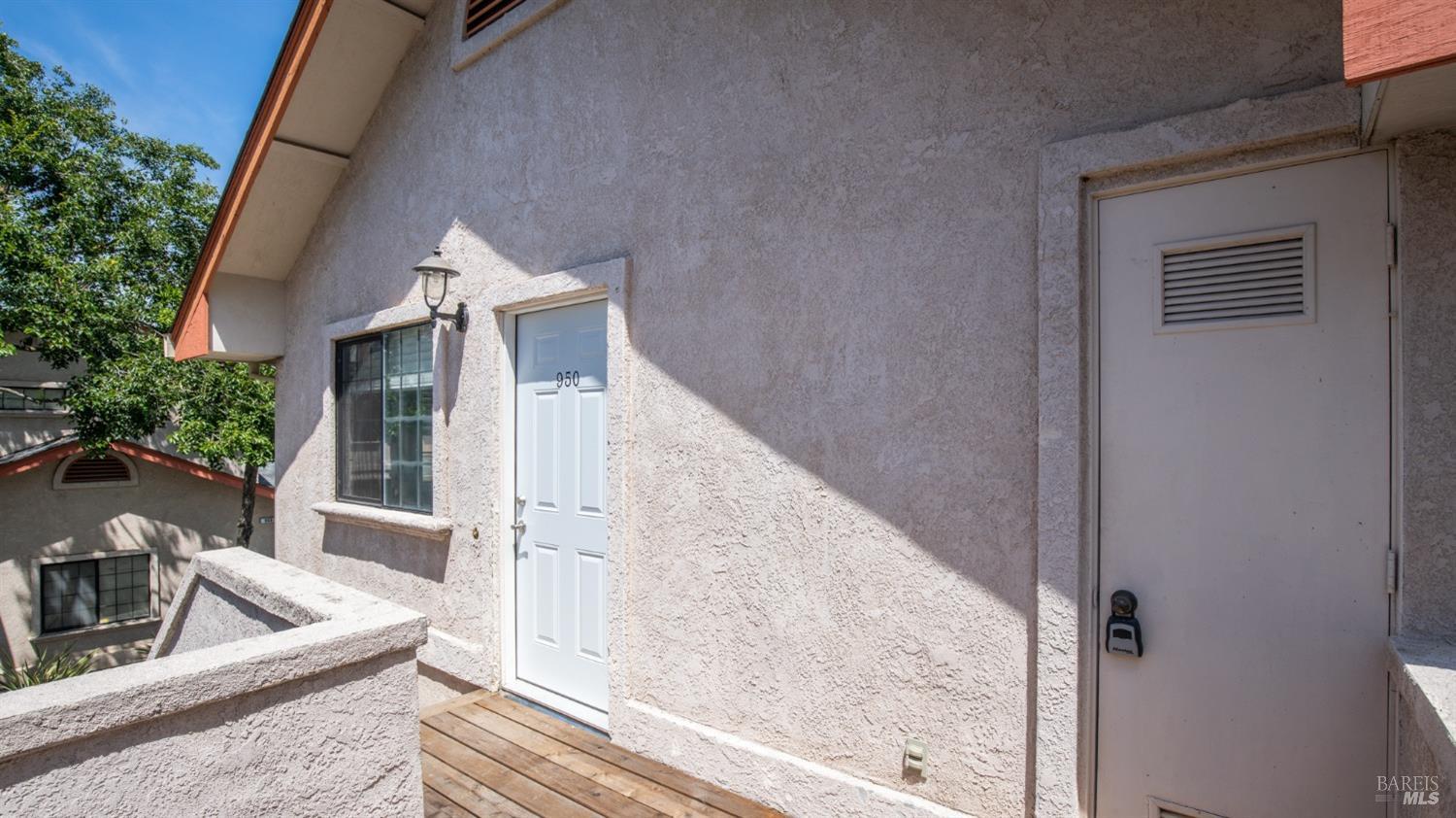 950 Edwards Avenue