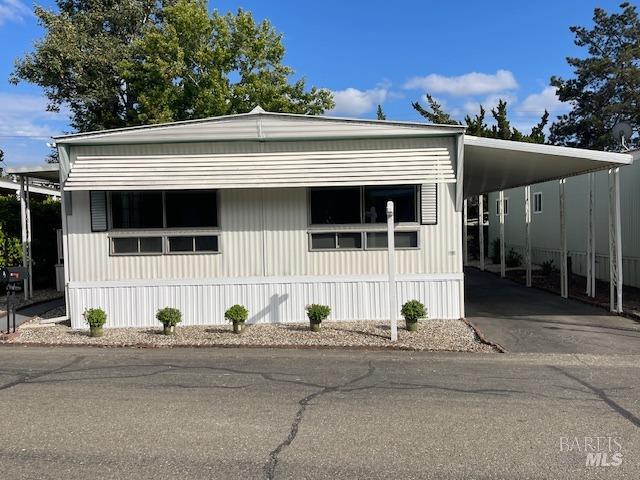 2 larkspur Pl