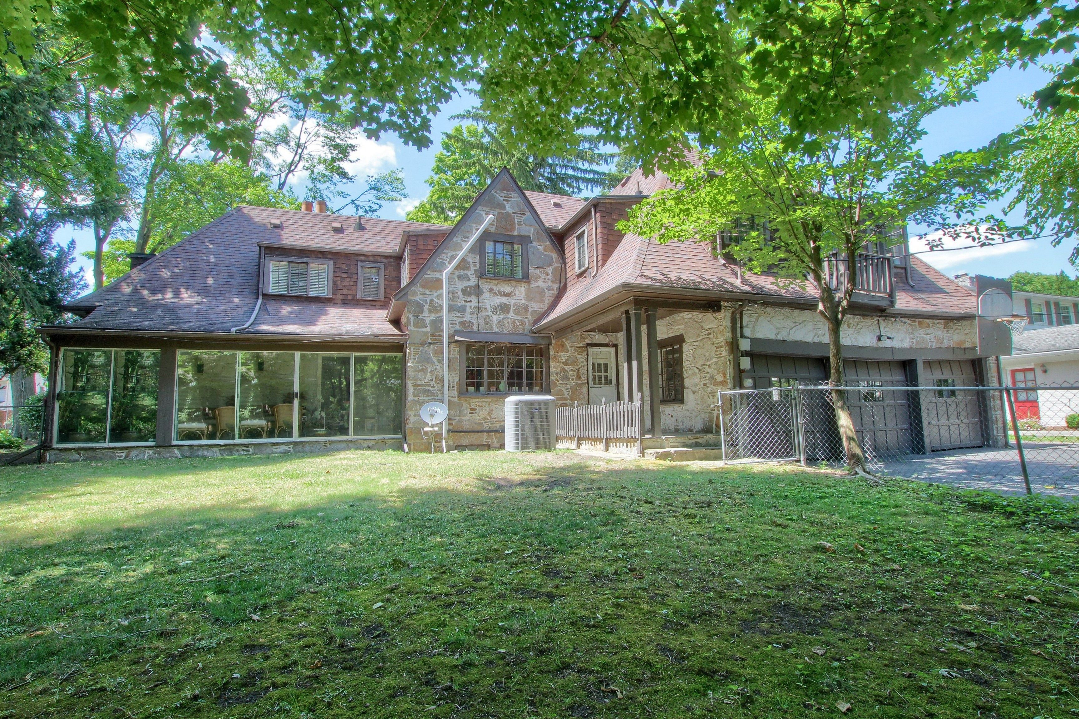 425 BRYN MAWR Street