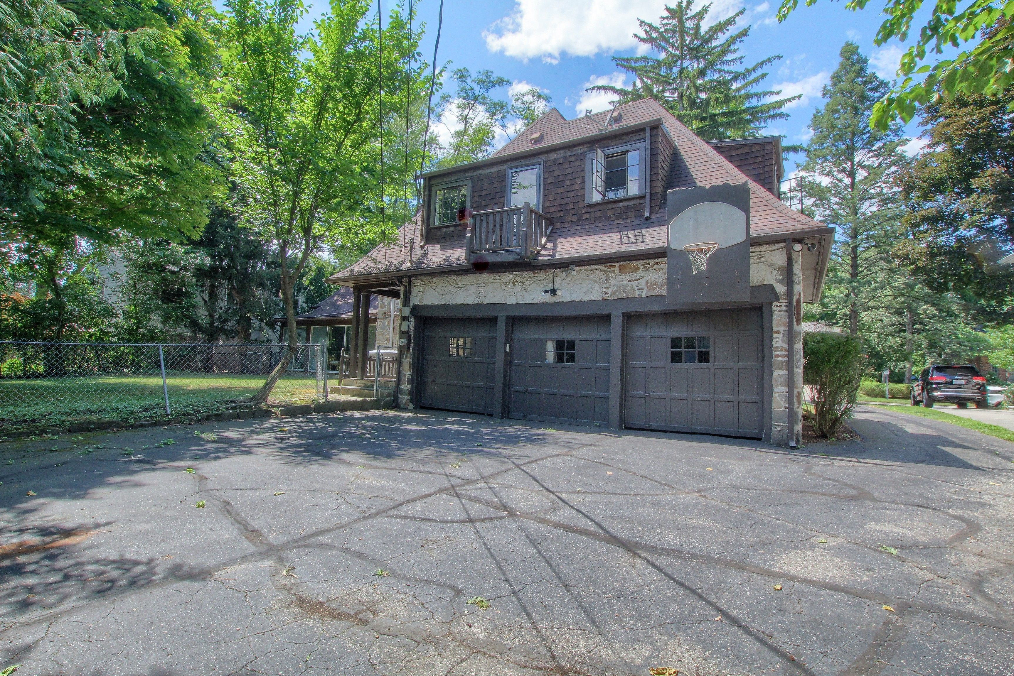 425 BRYN MAWR Street