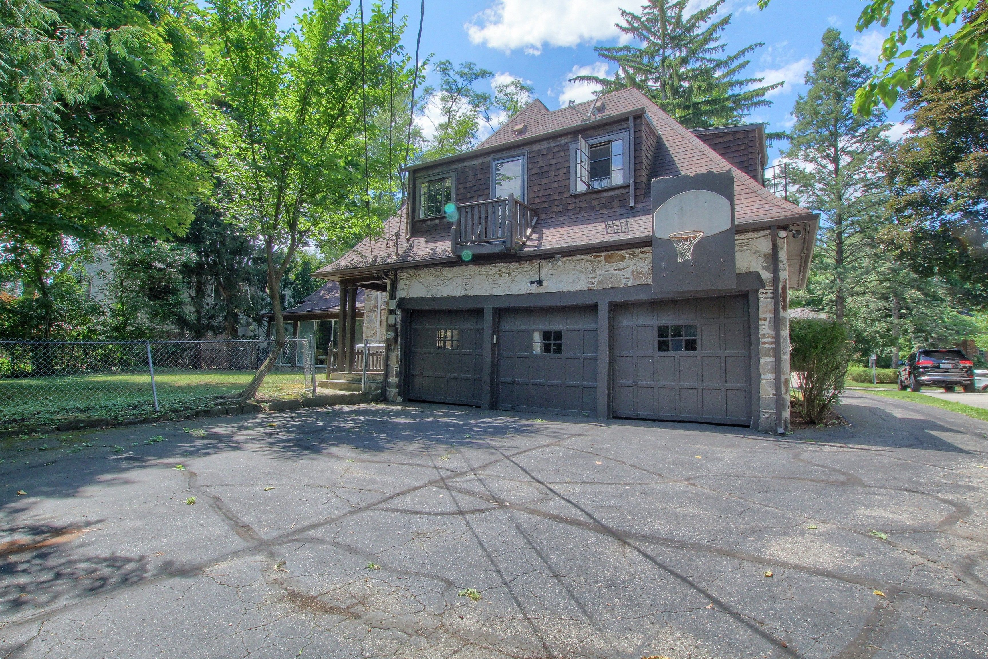 425 BRYN MAWR Street
