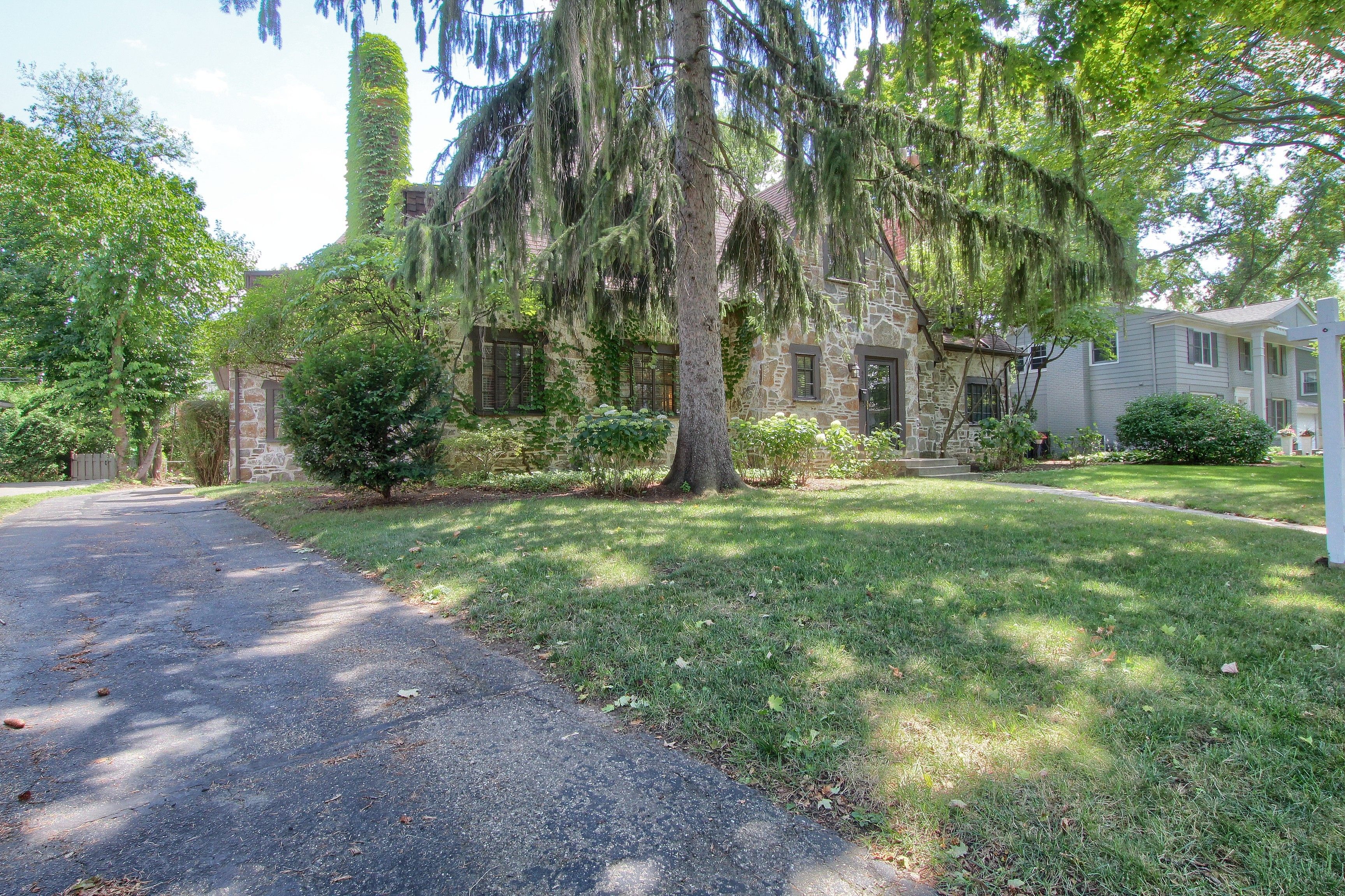 425 BRYN MAWR Street