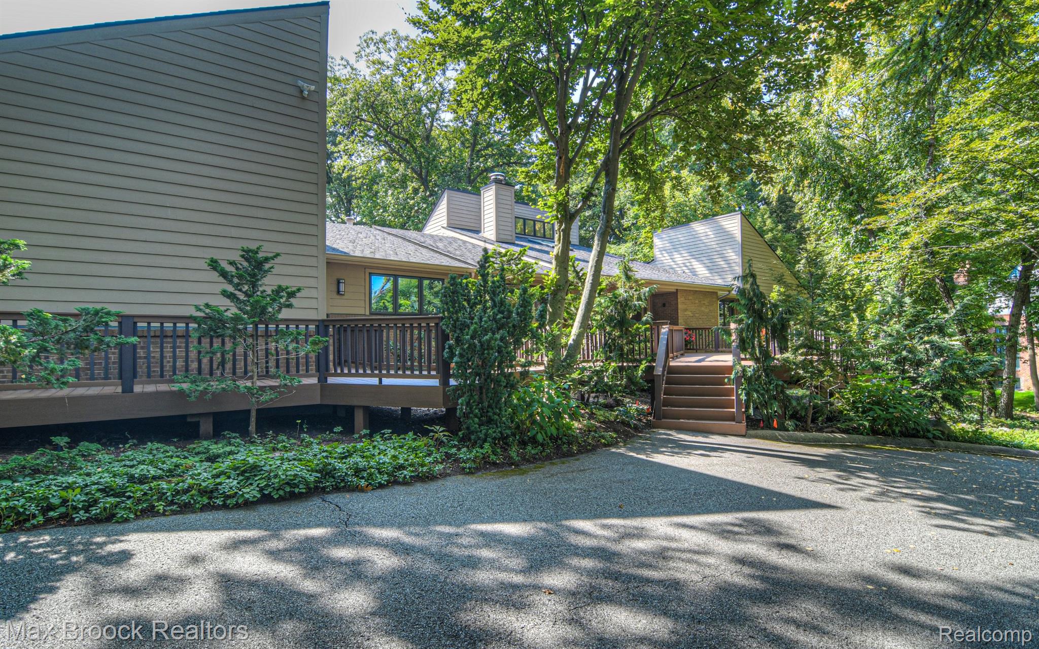 151 MANORWOOD Drive