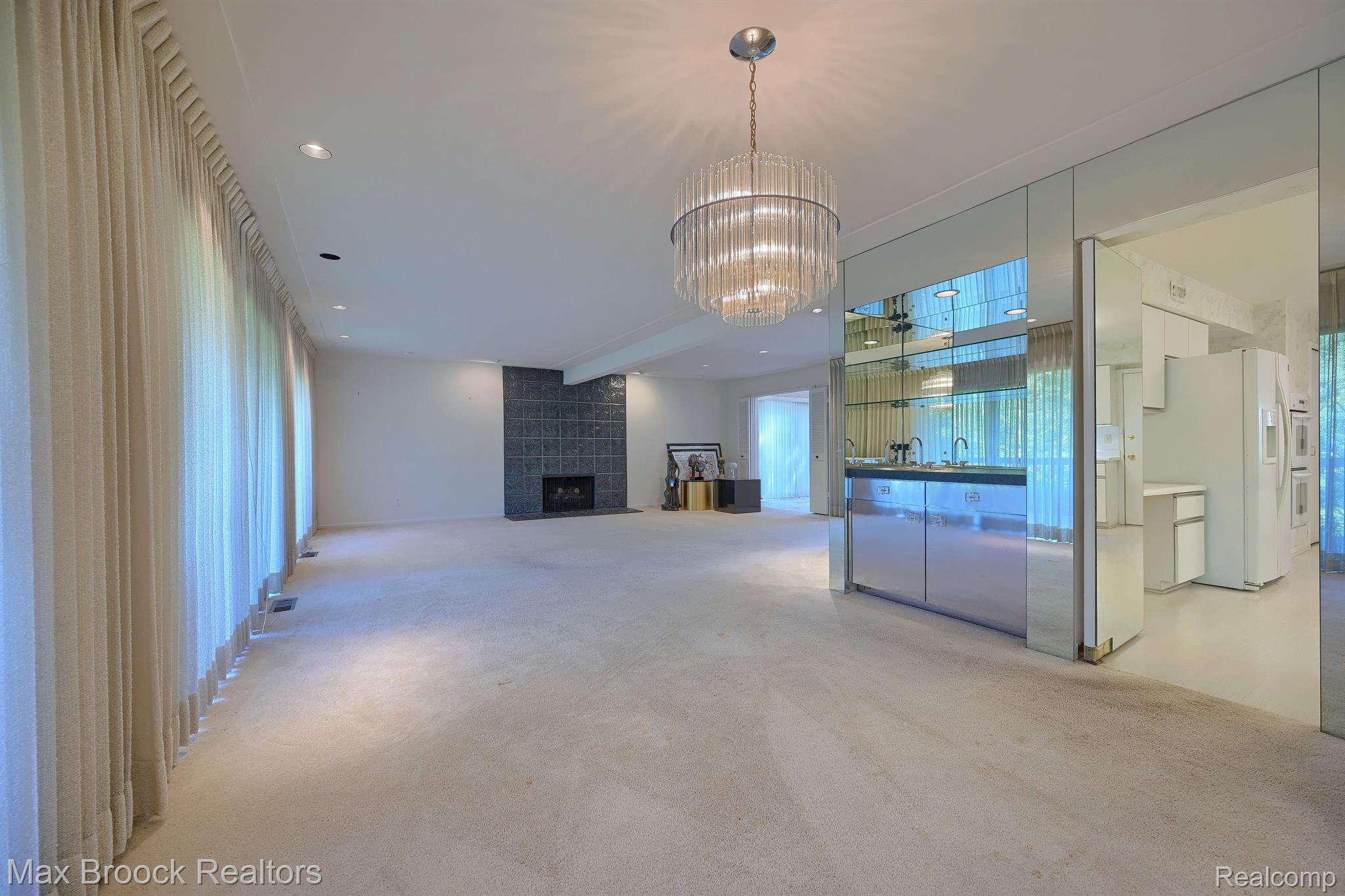 2189 COLONY CLUB Court