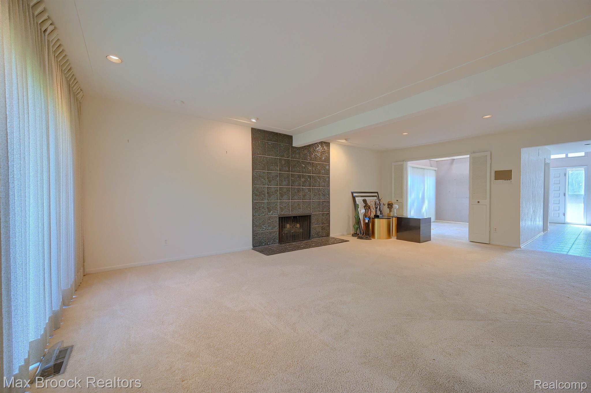 2189 COLONY CLUB Court