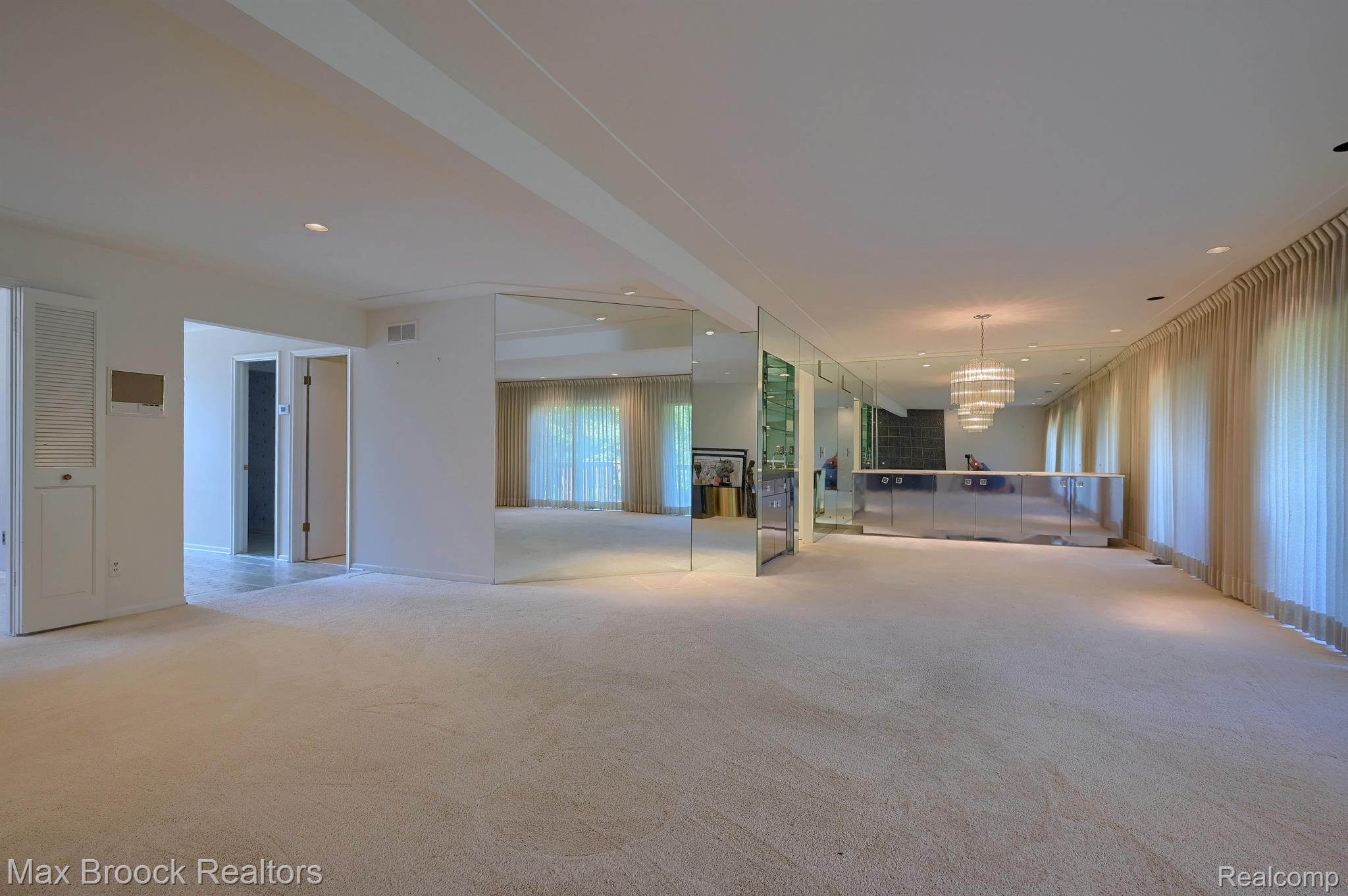 2189 COLONY CLUB Court