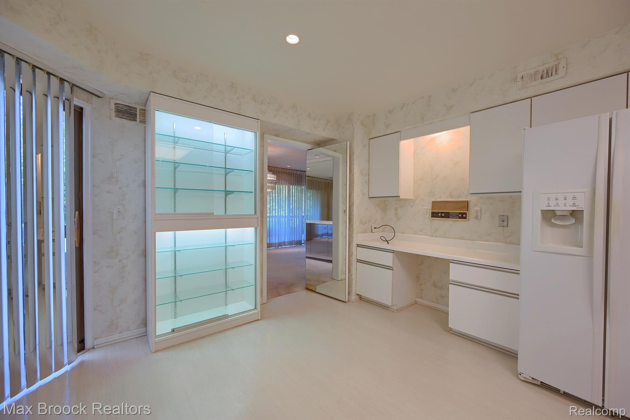 2189 COLONY CLUB Court