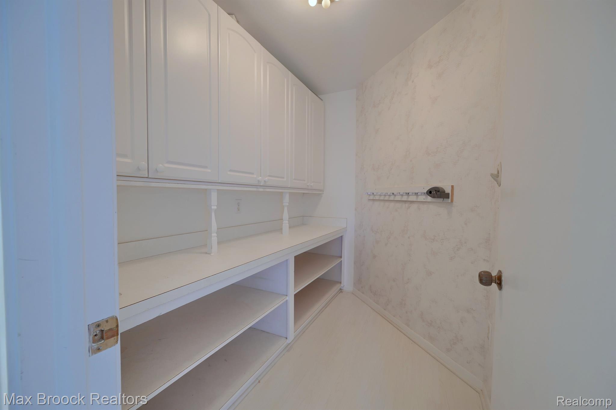 2189 COLONY CLUB Court