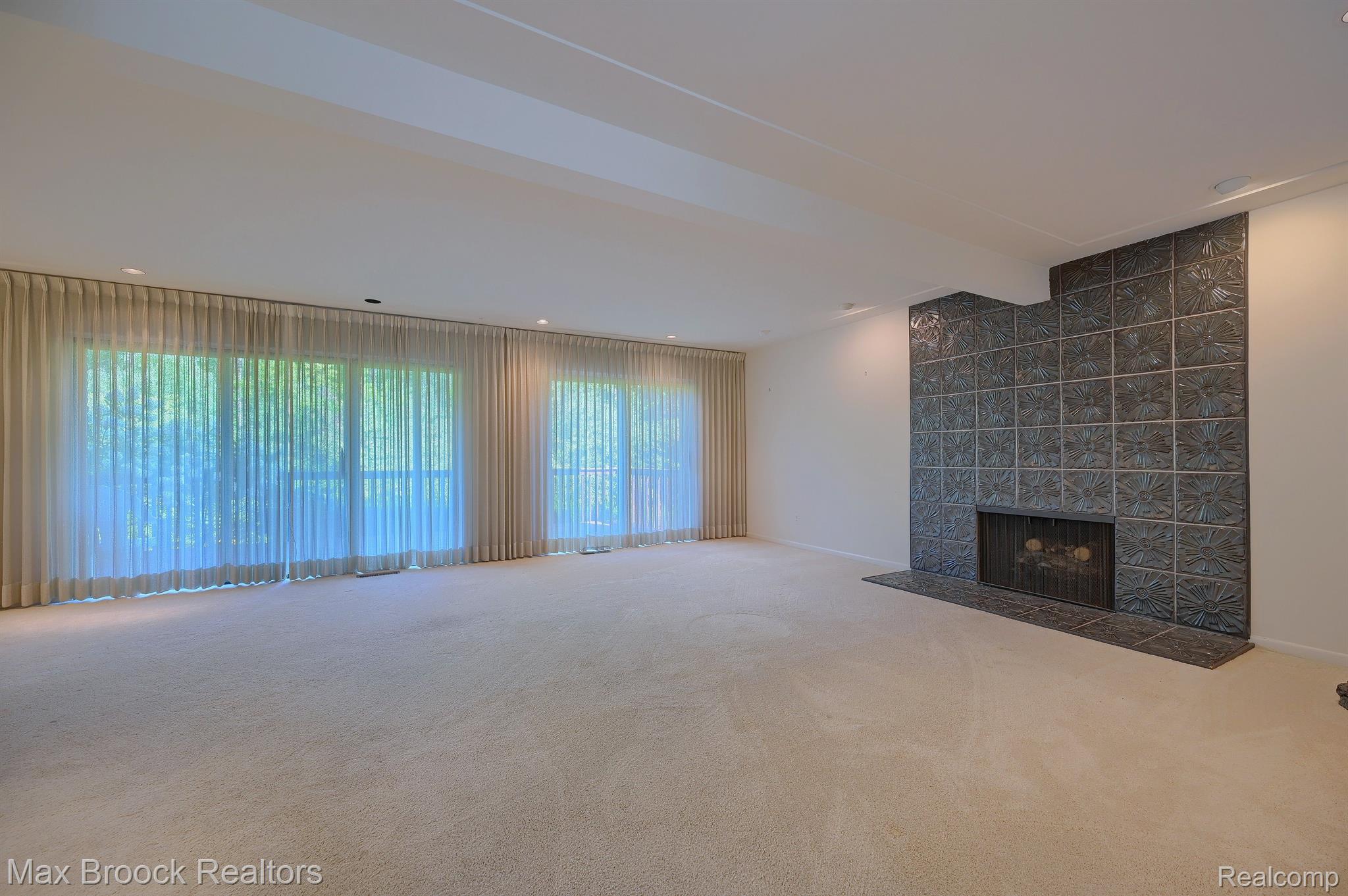 2189 COLONY CLUB Court