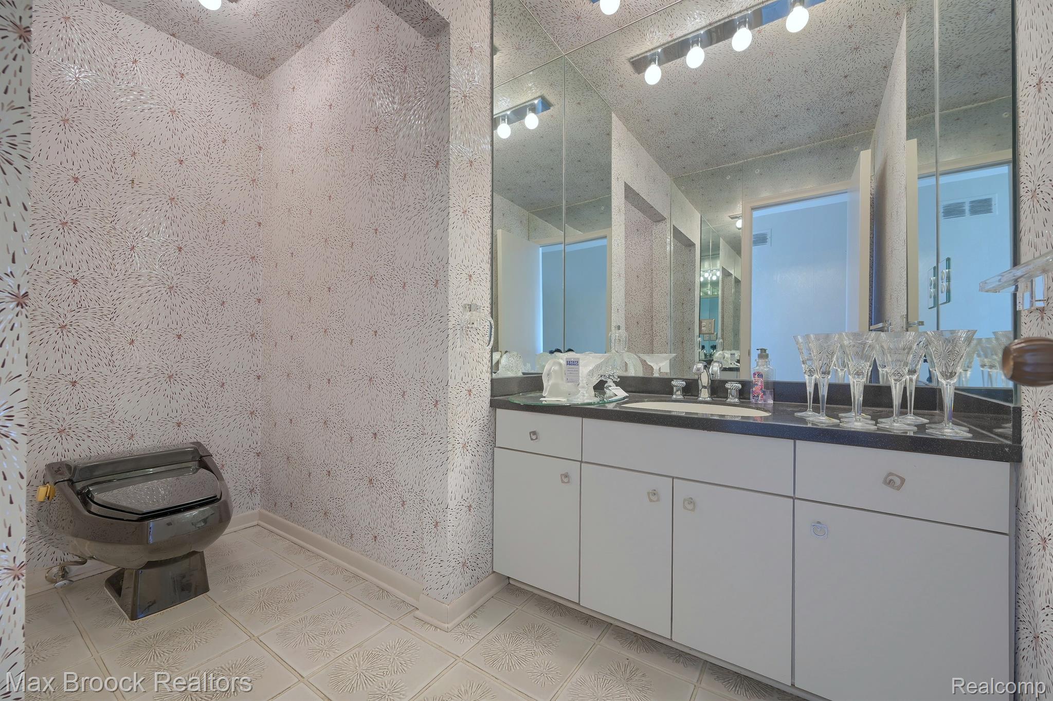 2189 COLONY CLUB Court