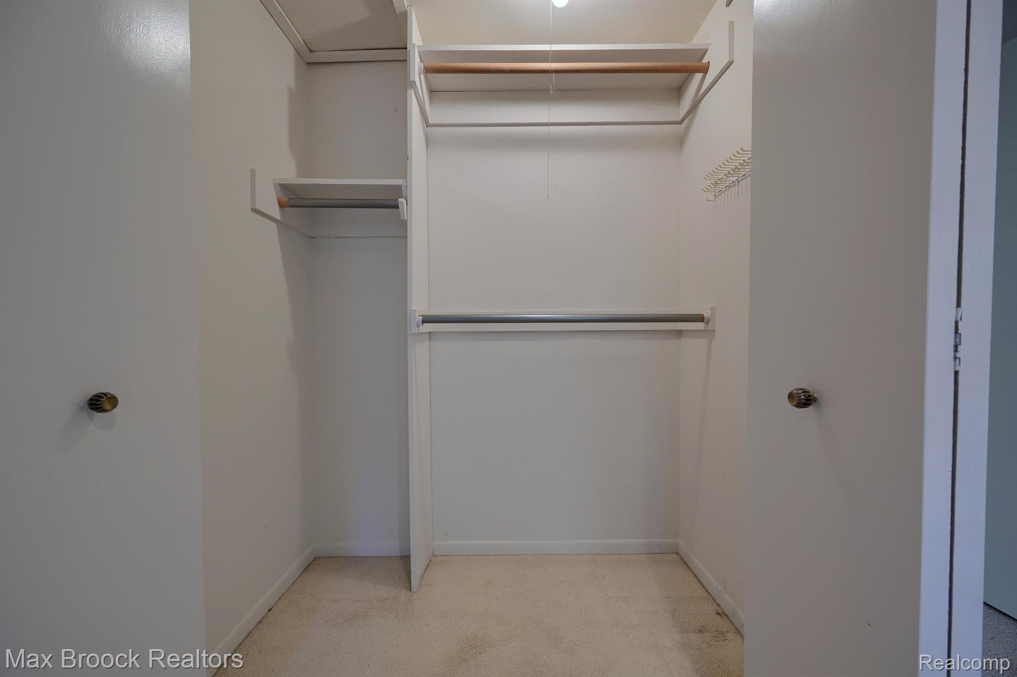 2189 COLONY CLUB Court