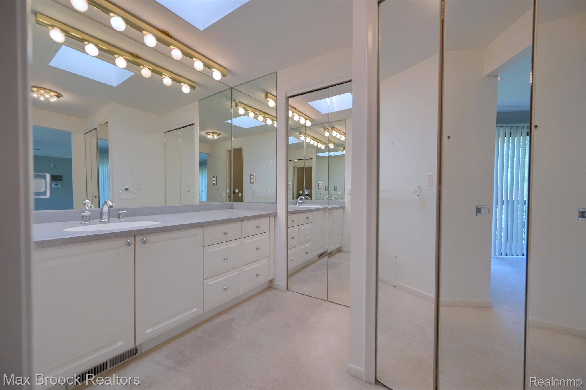 2189 COLONY CLUB Court
