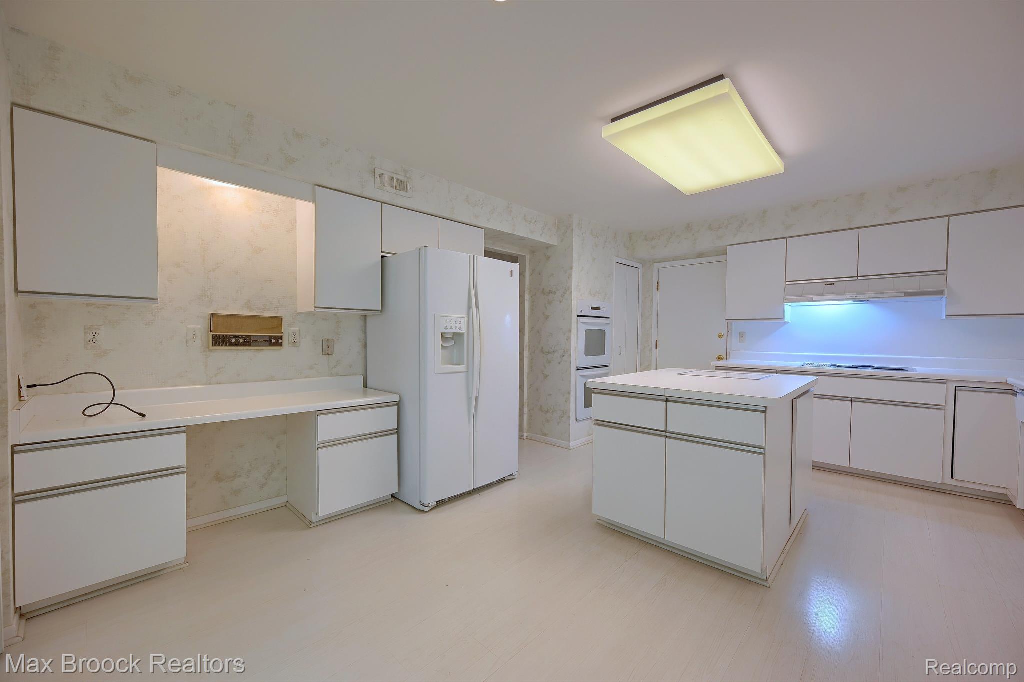 2189 COLONY CLUB Court
