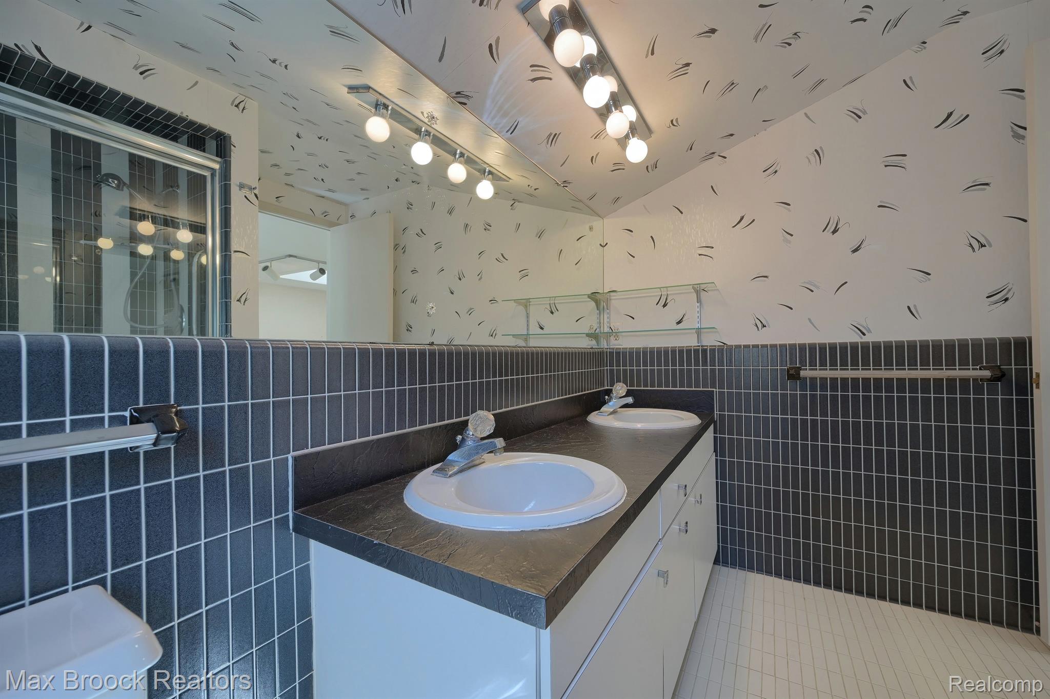 2189 COLONY CLUB Court