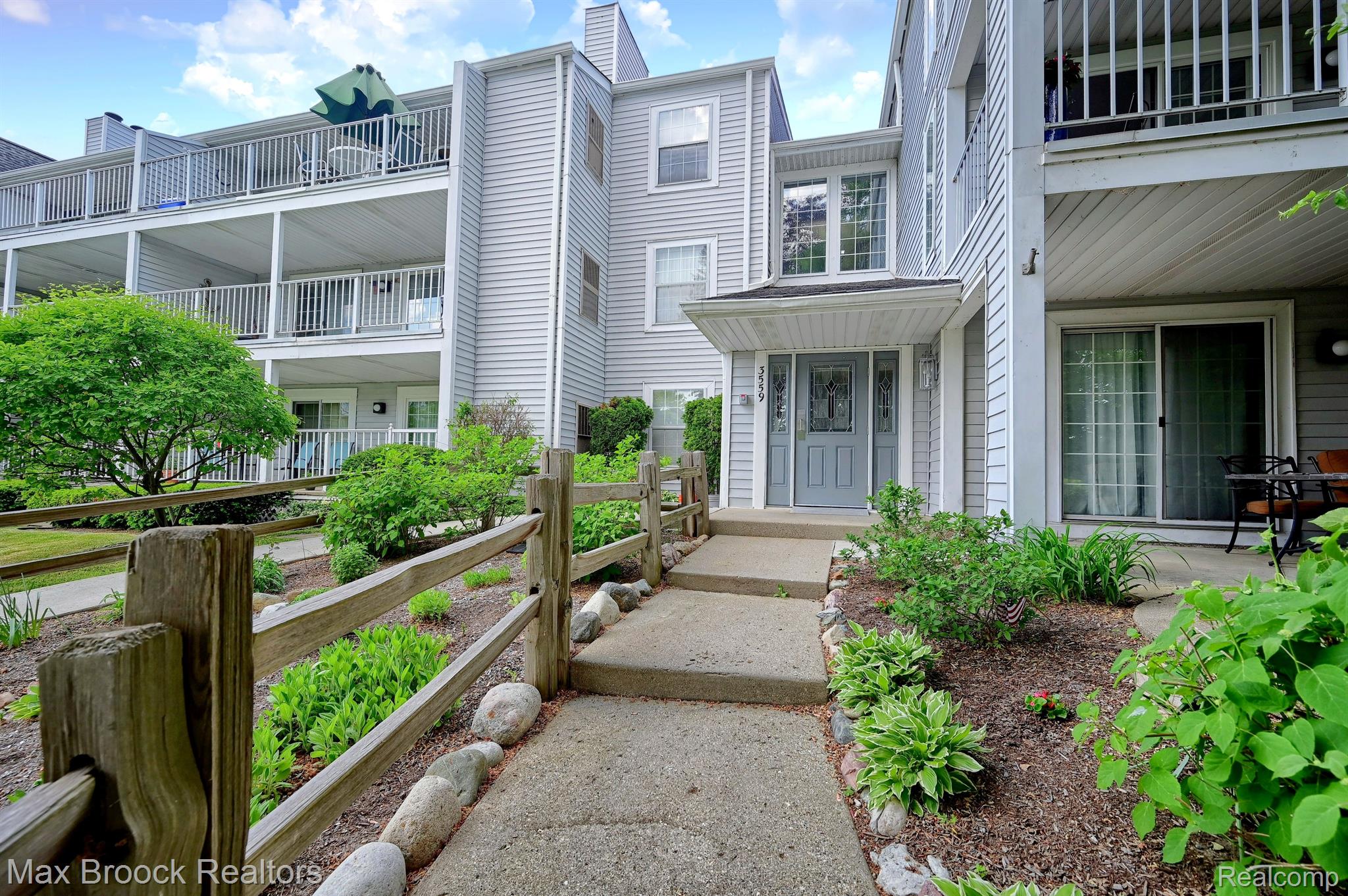 3559 PORT COVE Drive Unit: 11