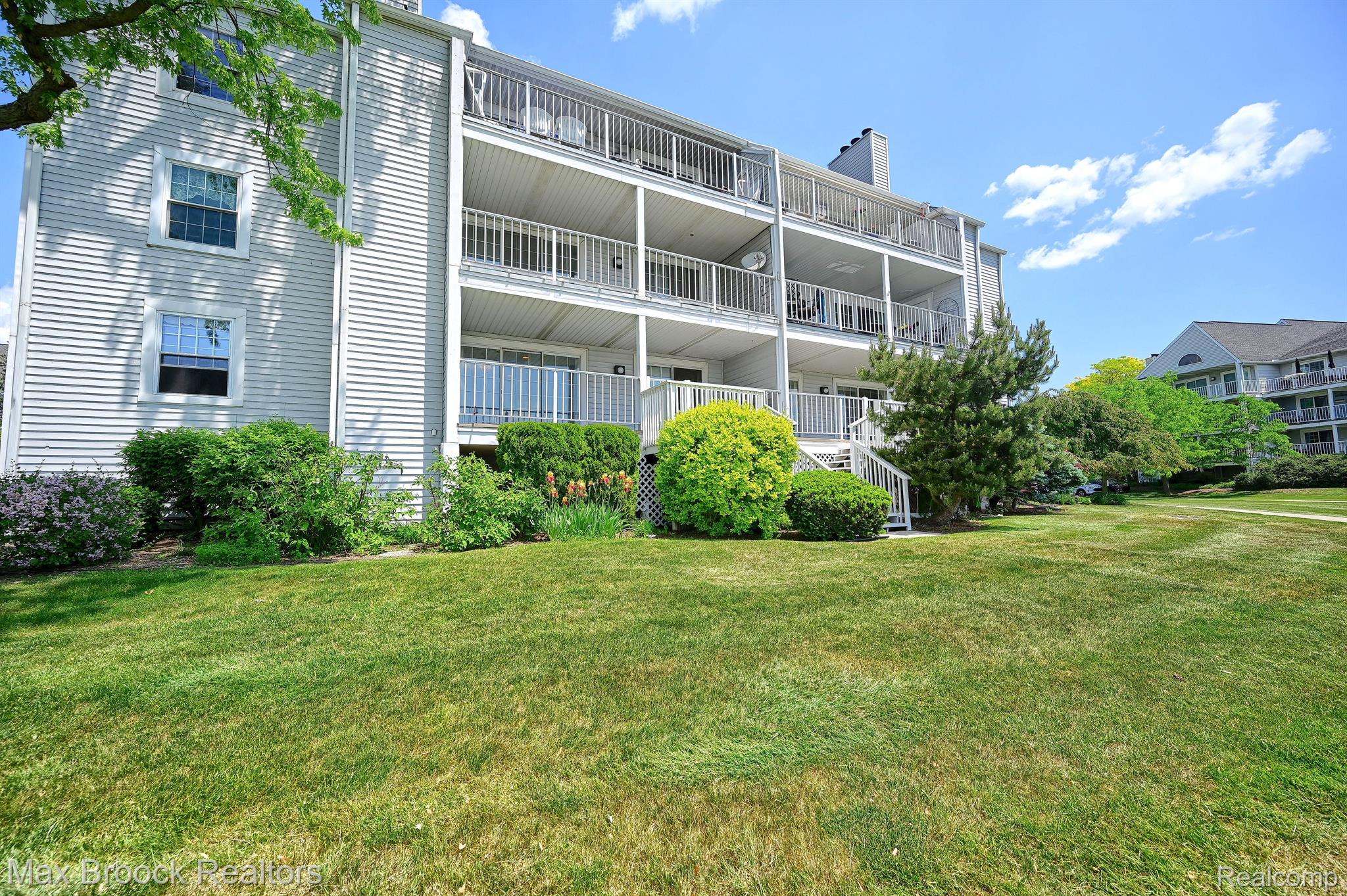 3559 PORT COVE Drive Unit: 11