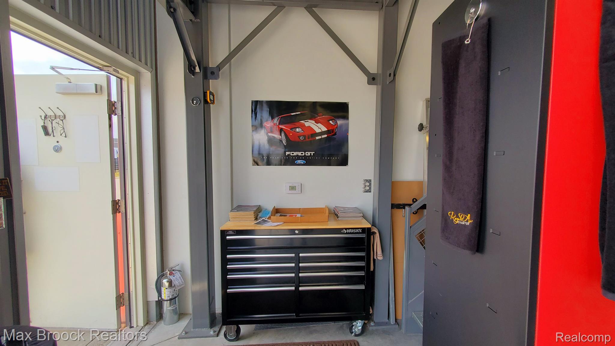 18 STRAIGHTAWAY Drive