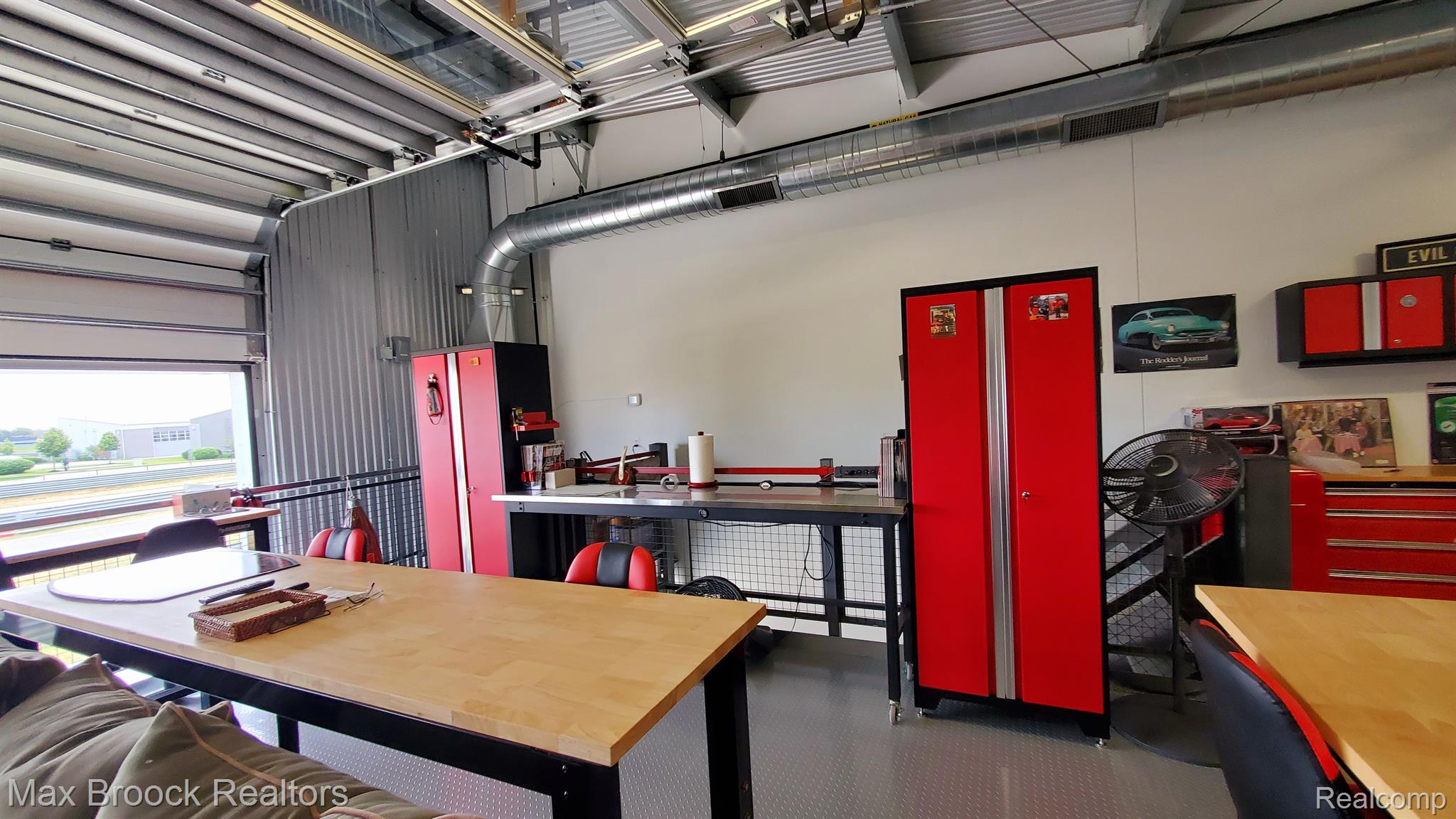 18 STRAIGHTAWAY Drive