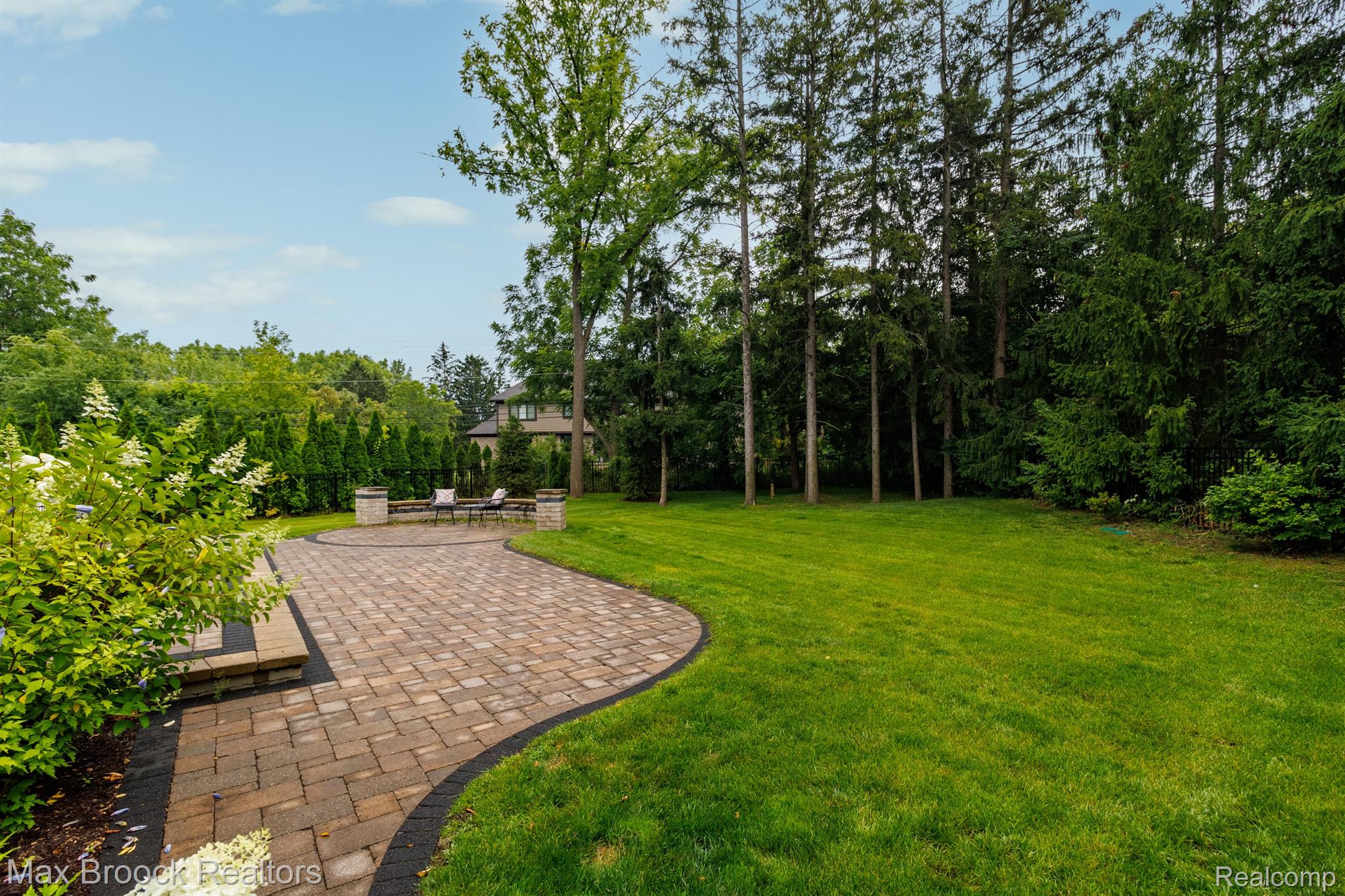 3220 LEGACY CT