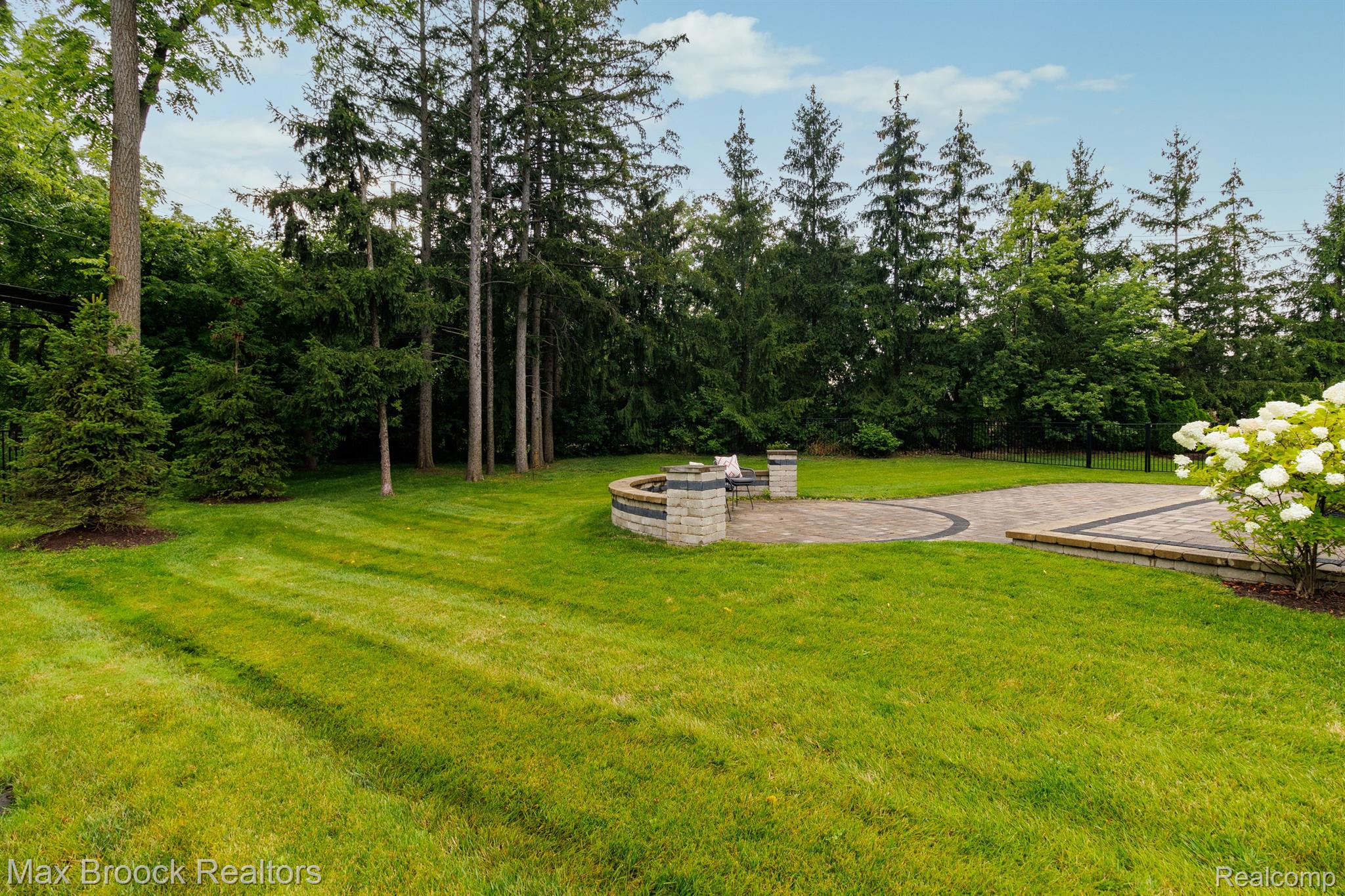 3220 LEGACY CT