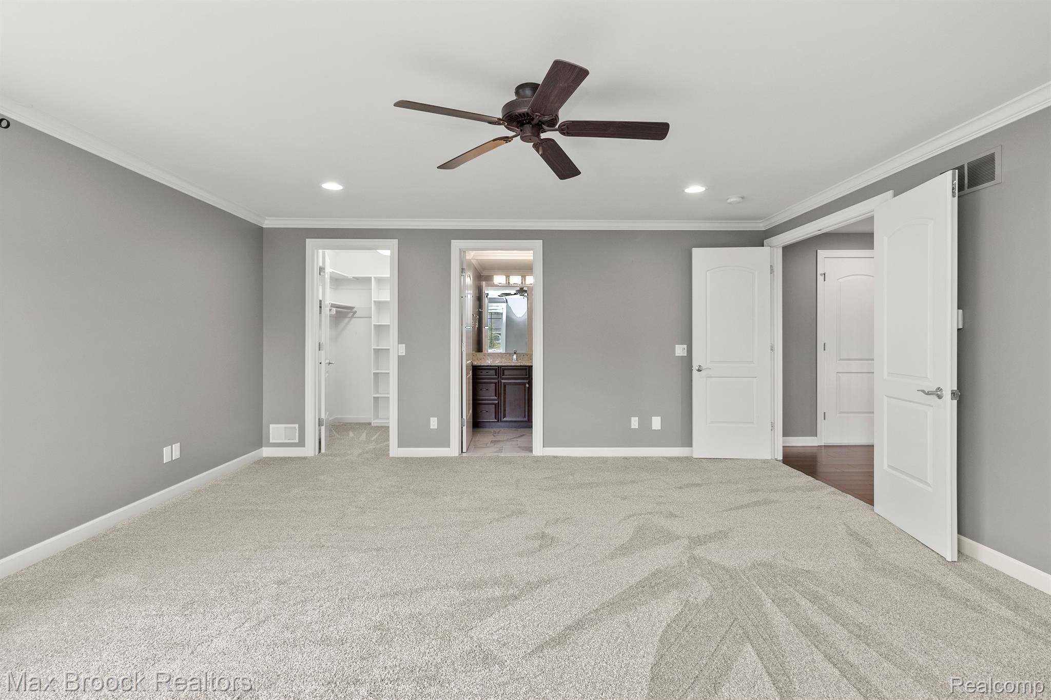 3220 LEGACY CT