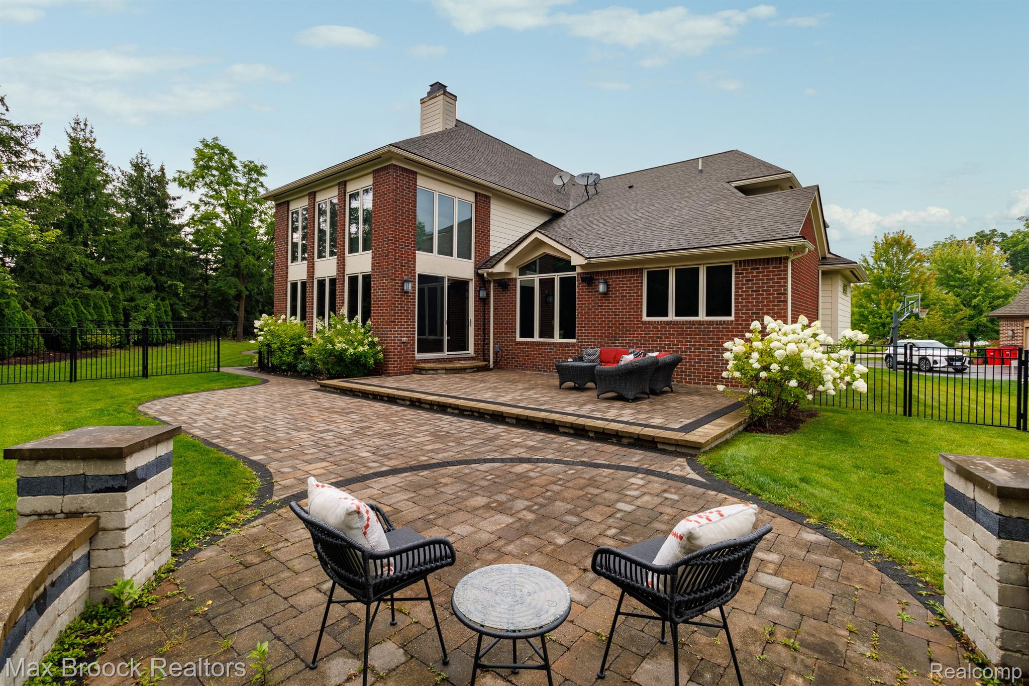 3220 LEGACY CT