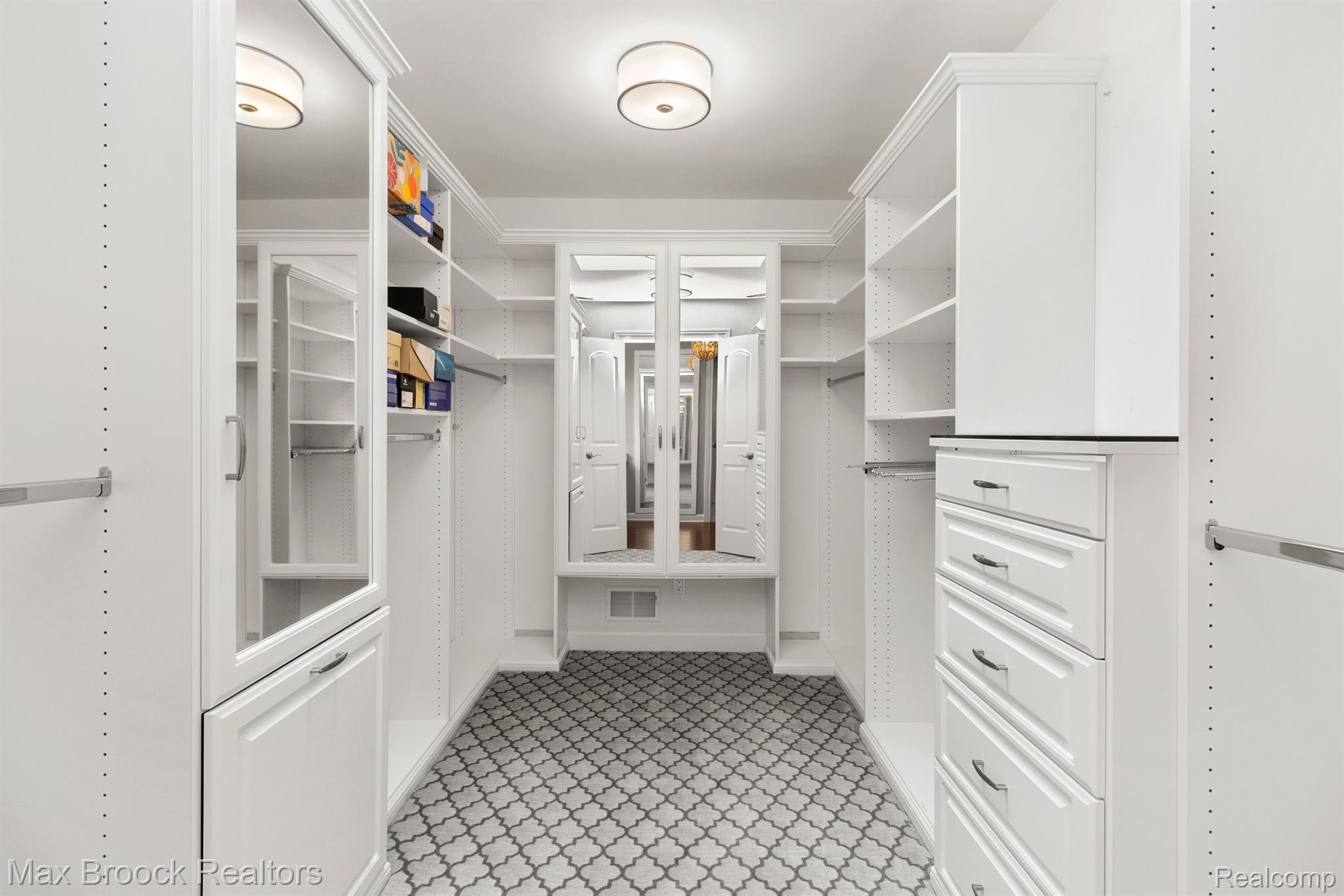 3220 LEGACY CT