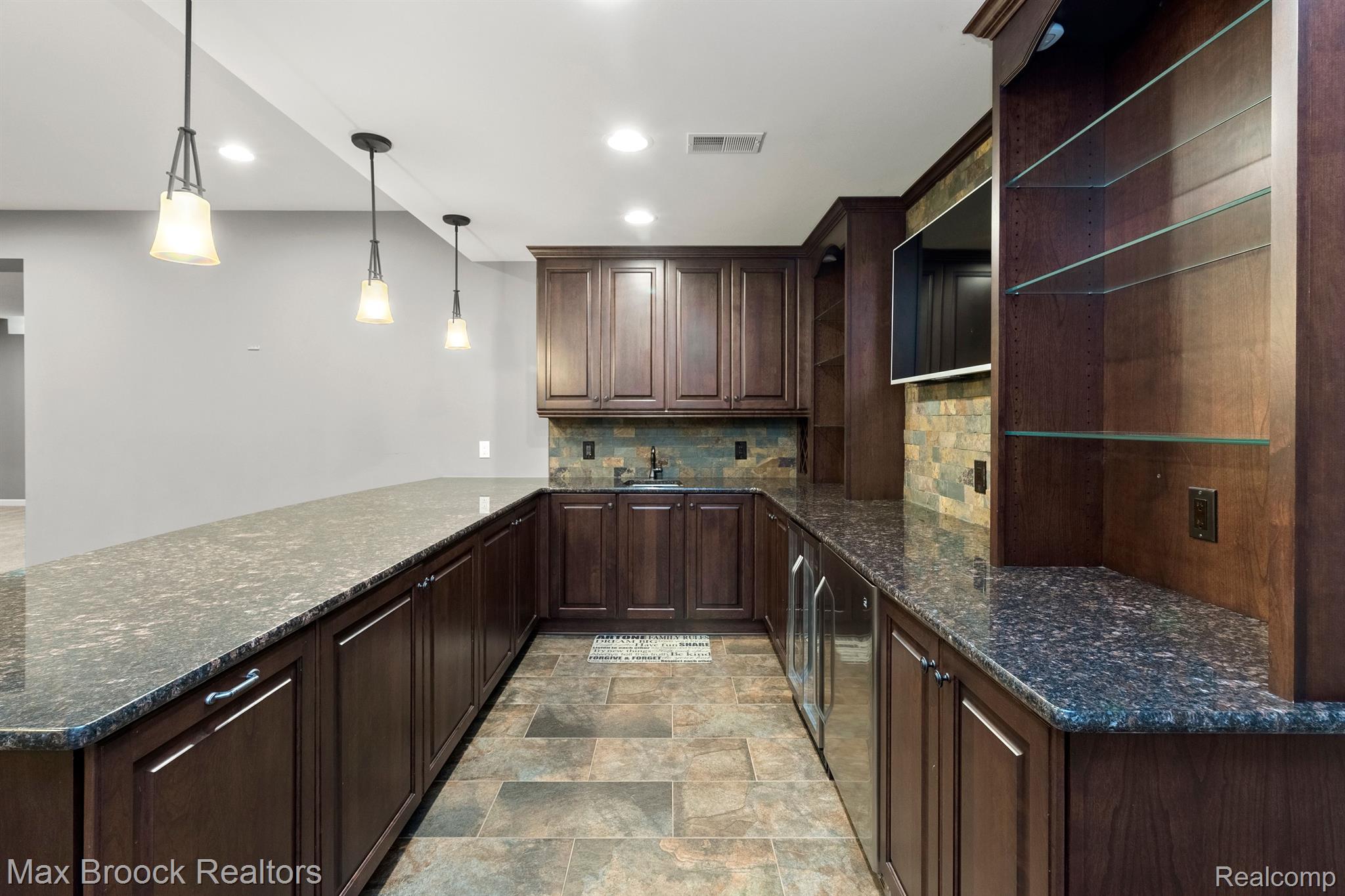 3220 LEGACY CT