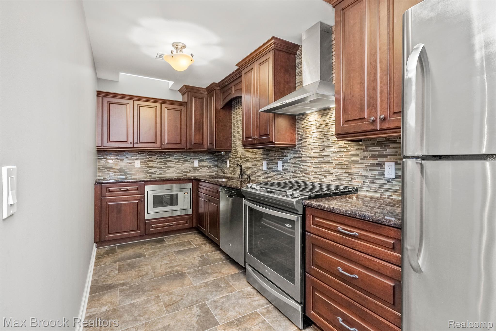 3220 LEGACY CT