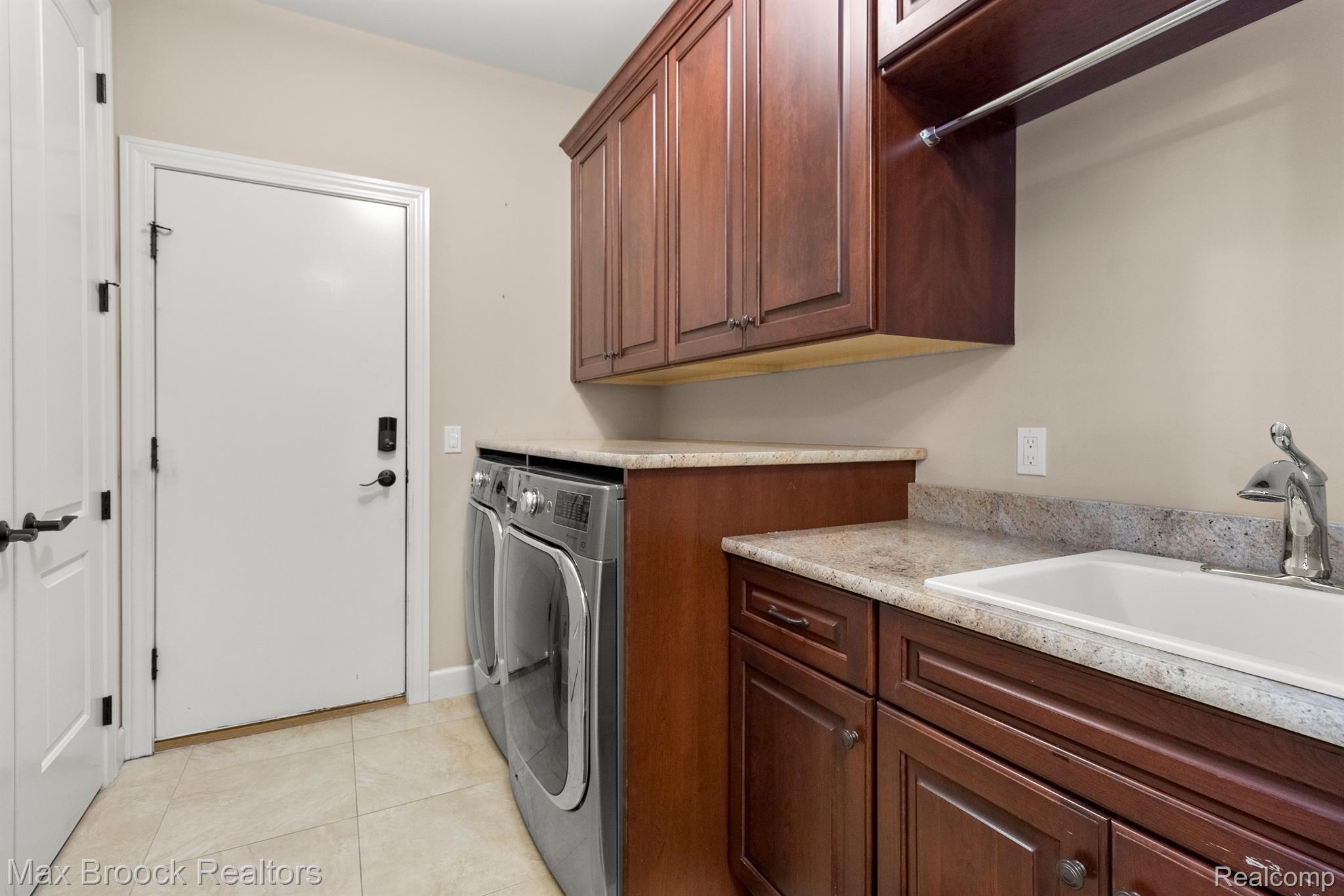 3220 LEGACY CT