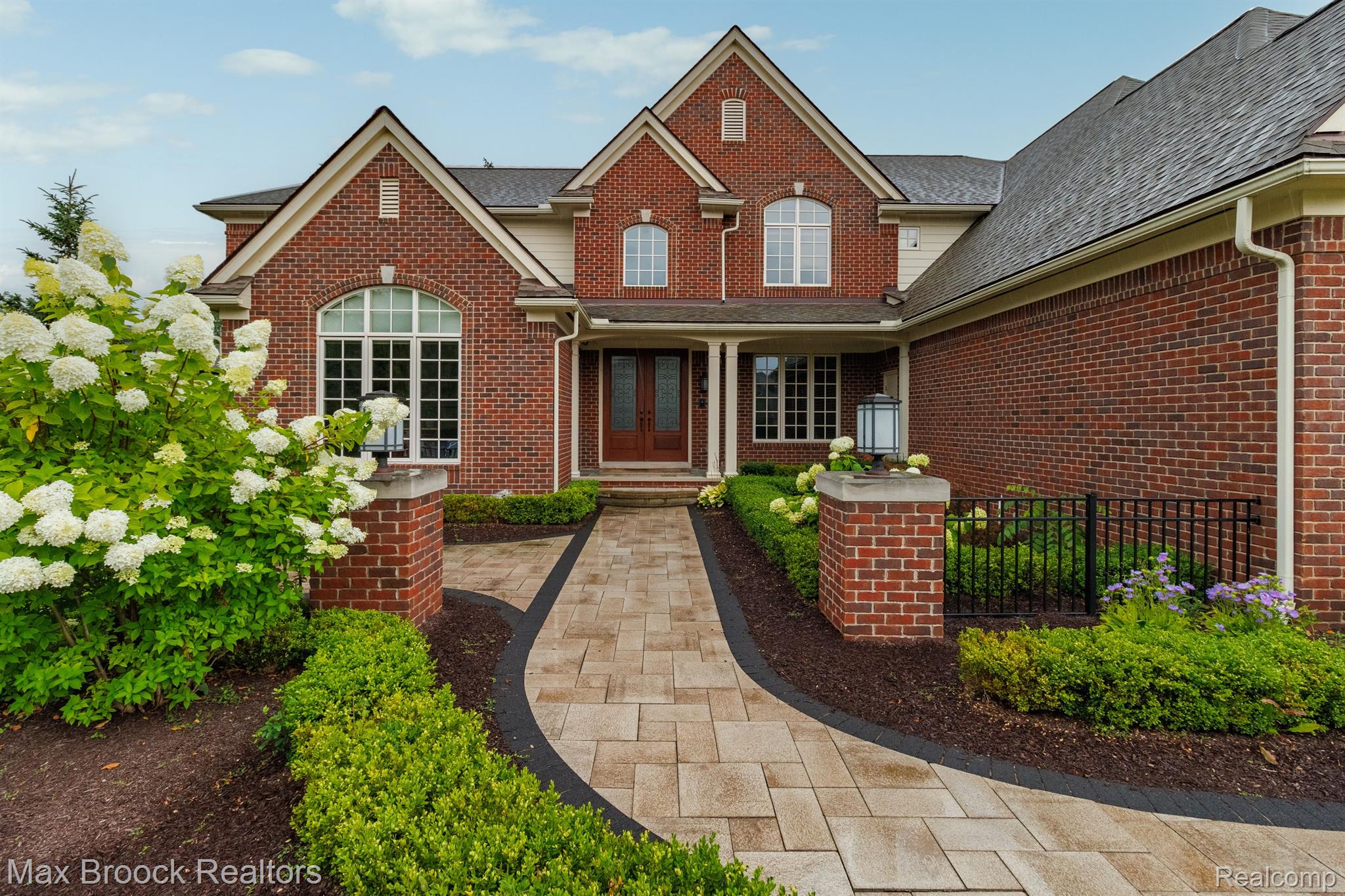 3220 LEGACY CT