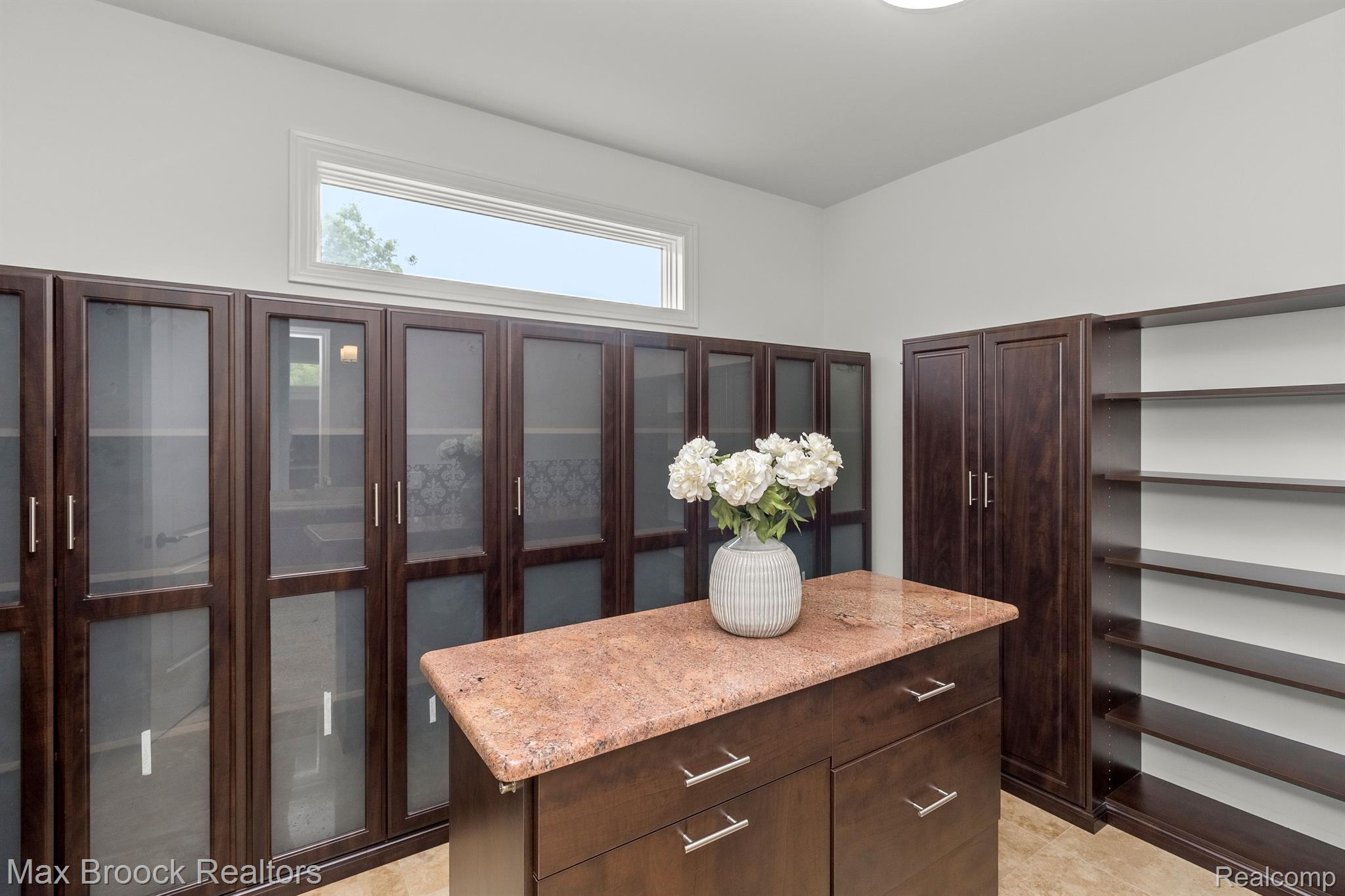 3220 LEGACY CT