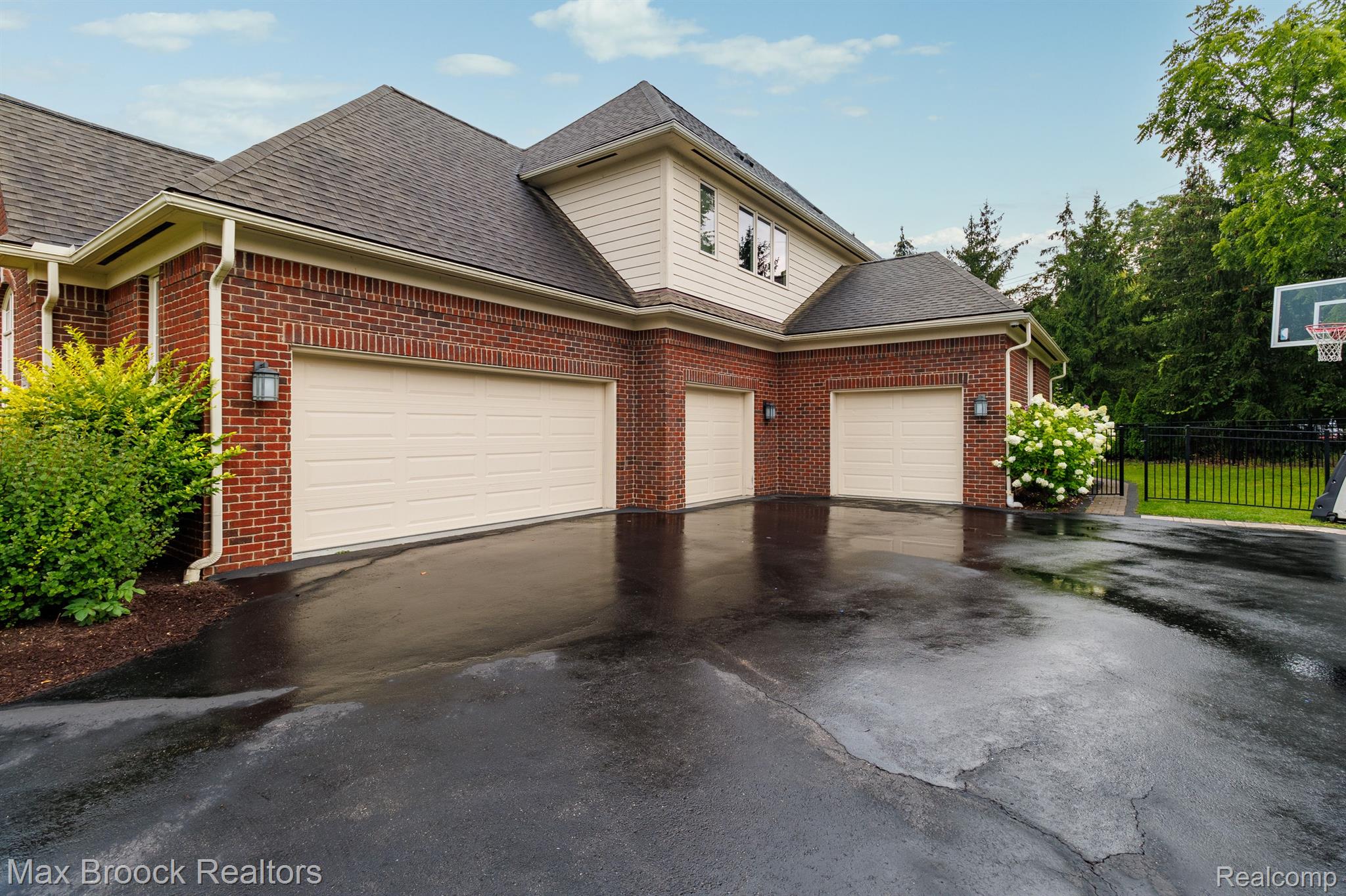 3220 LEGACY CT