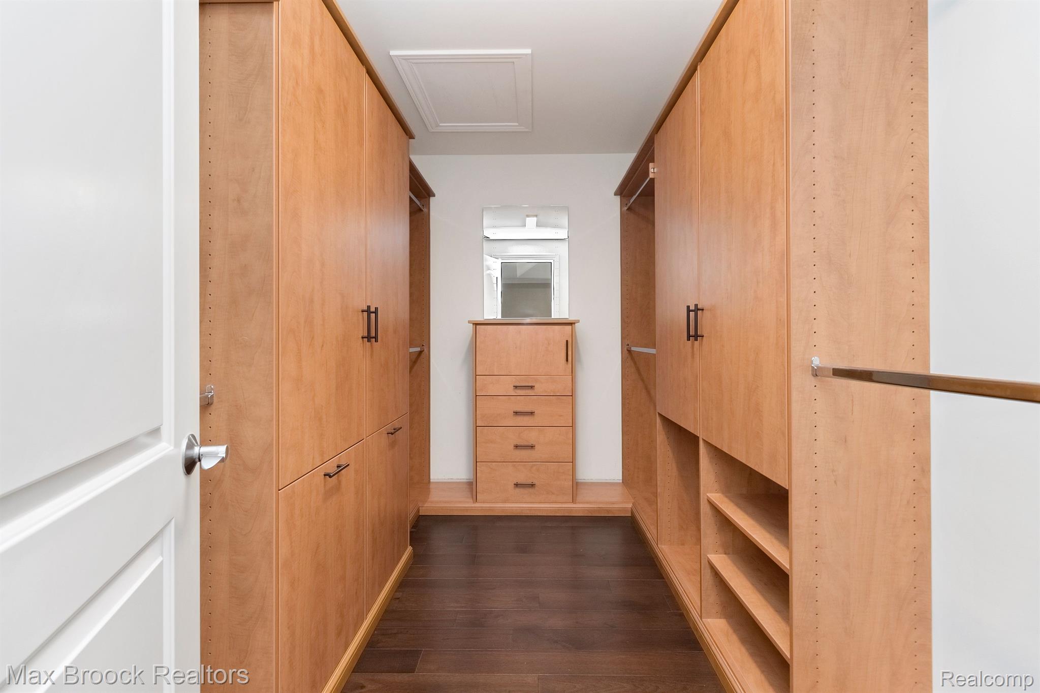 3220 LEGACY CT