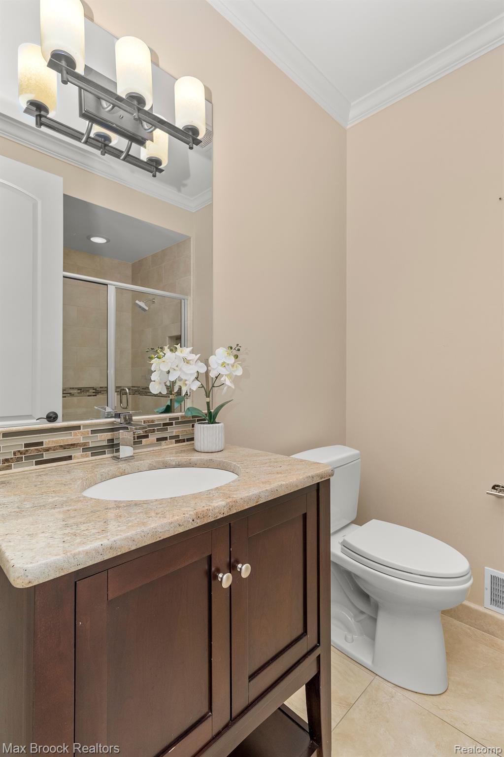 3220 LEGACY CT