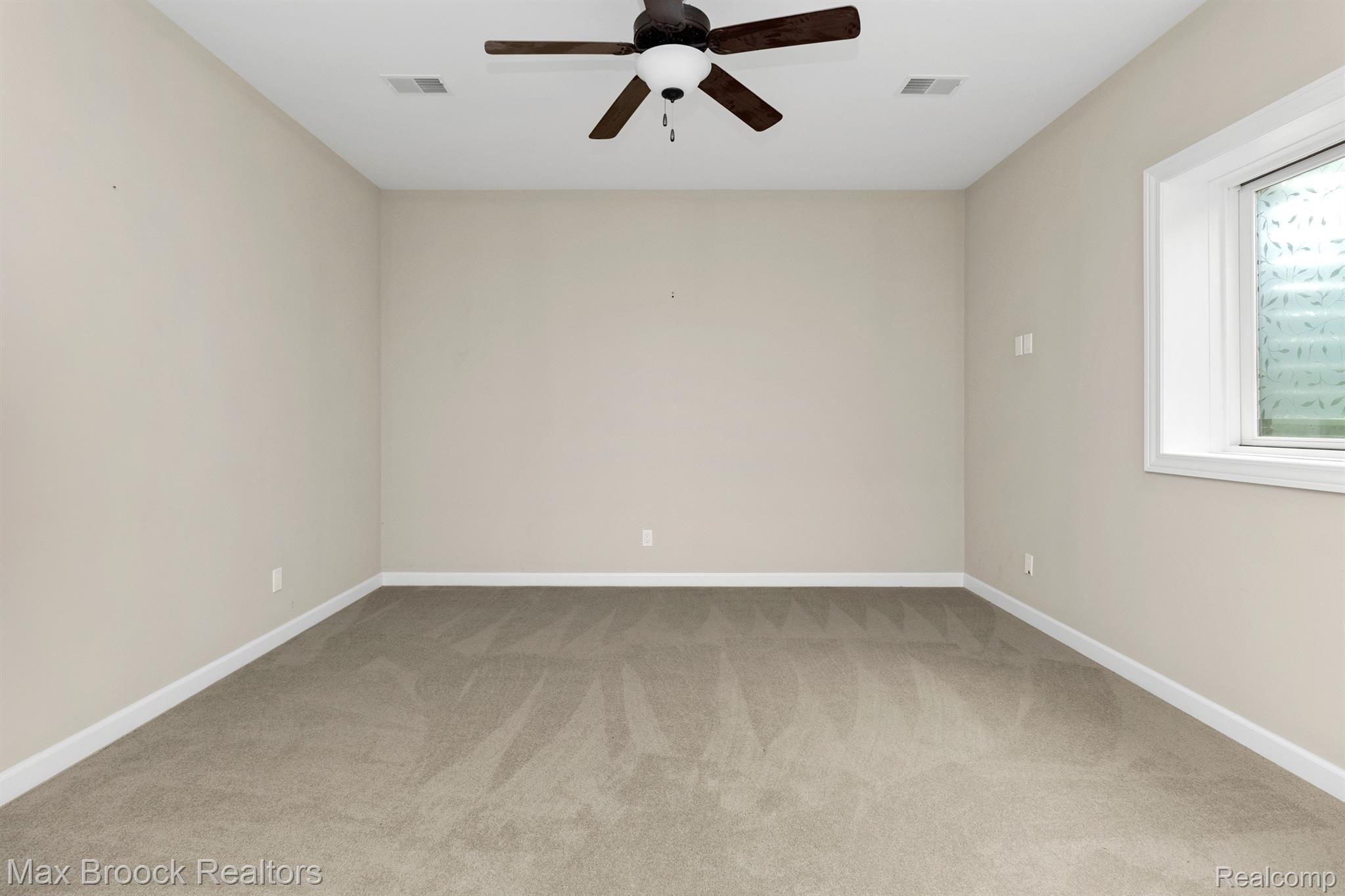 3220 LEGACY CT