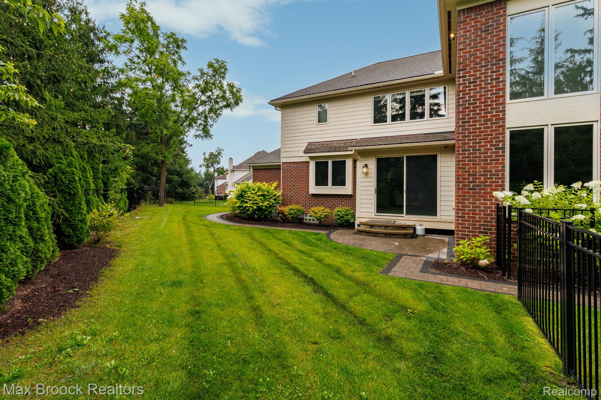 3220 LEGACY CT