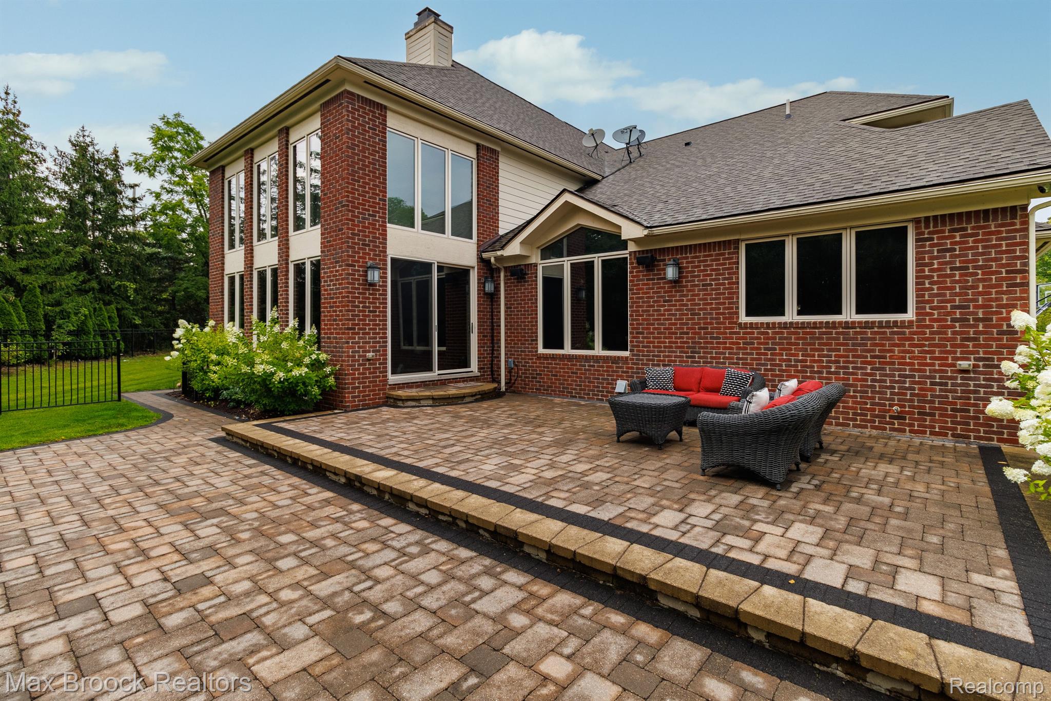 3220 LEGACY CT