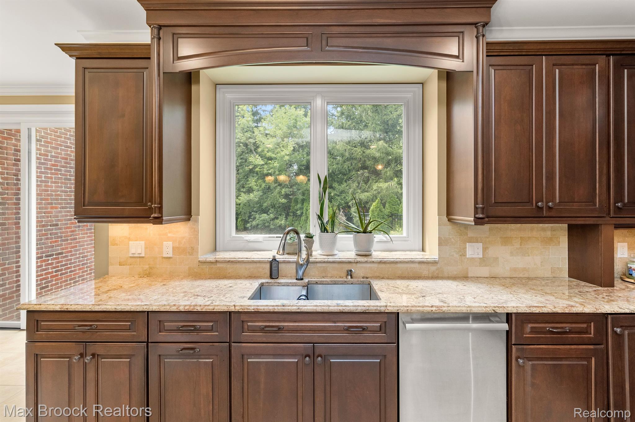 3220 LEGACY CT