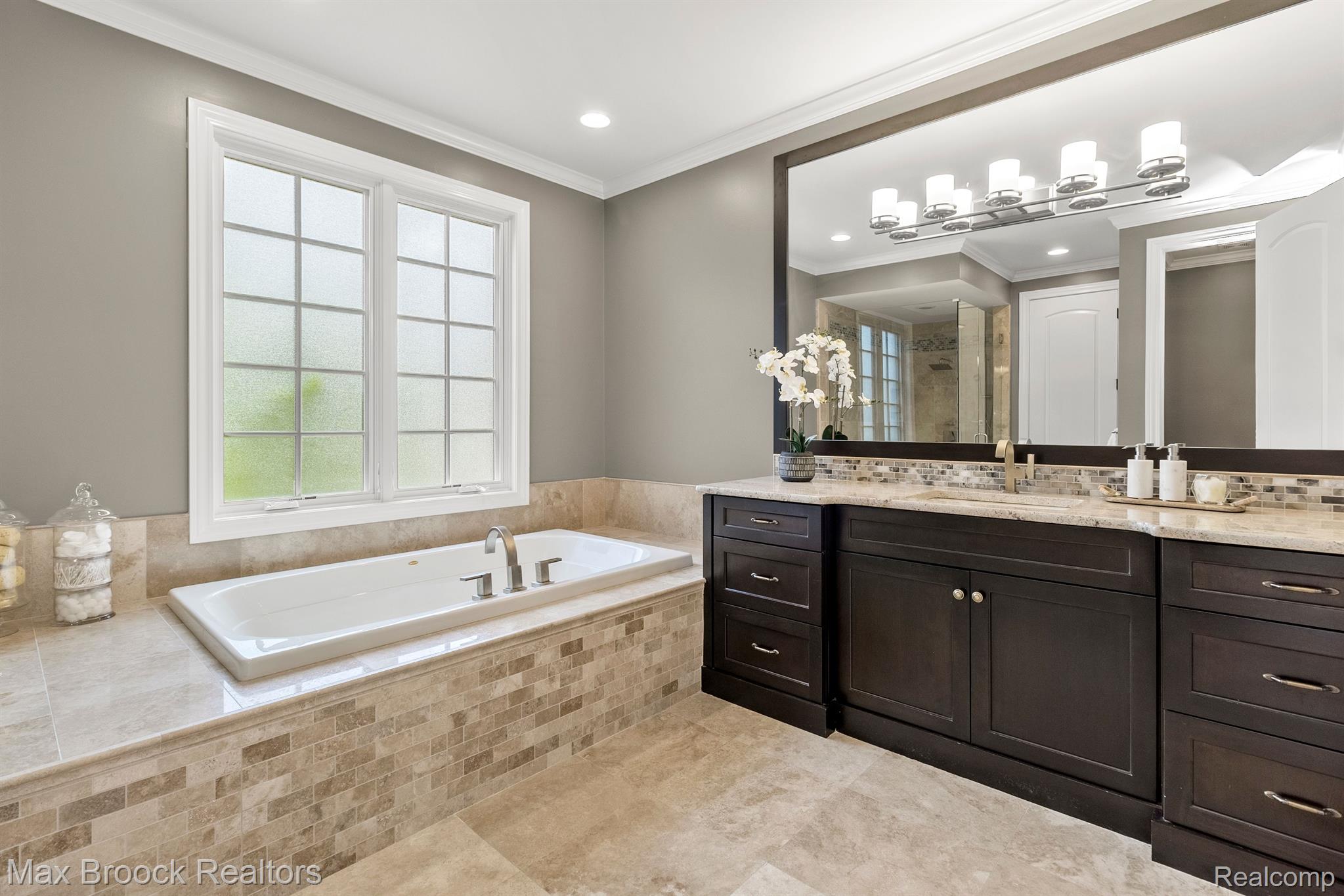 3220 LEGACY CT