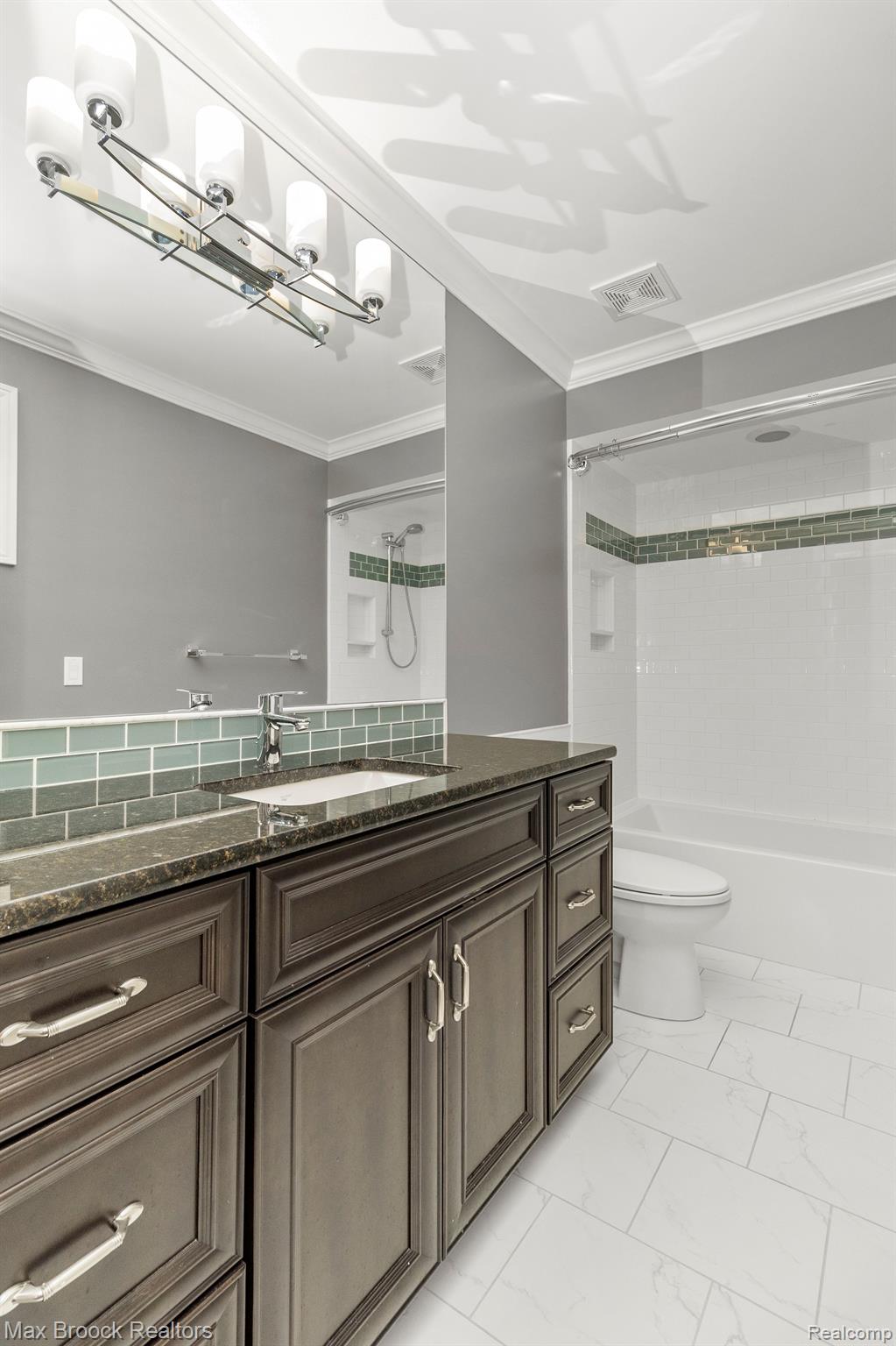 3220 LEGACY CT
