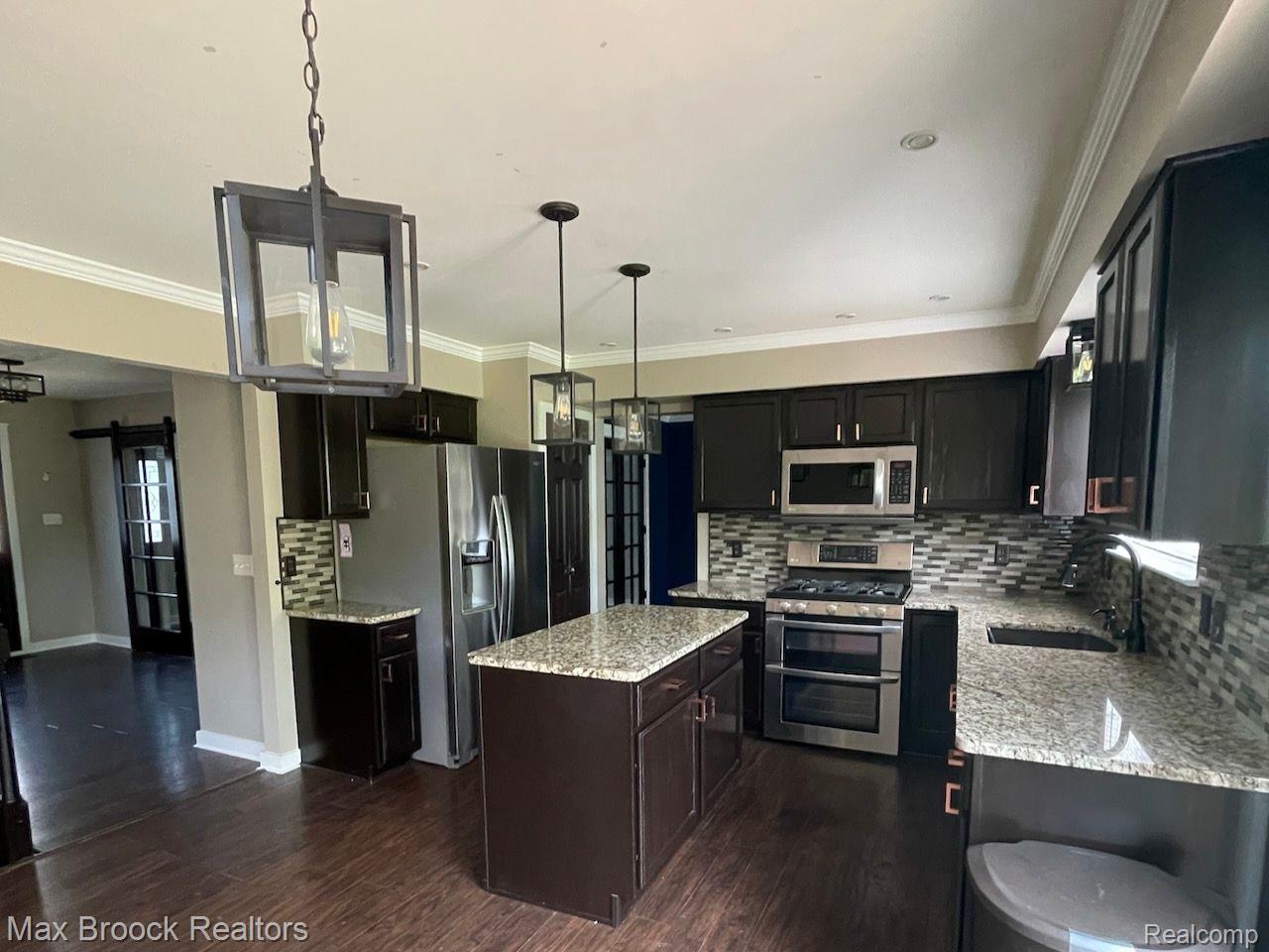 2902 AUGUSTA Drive