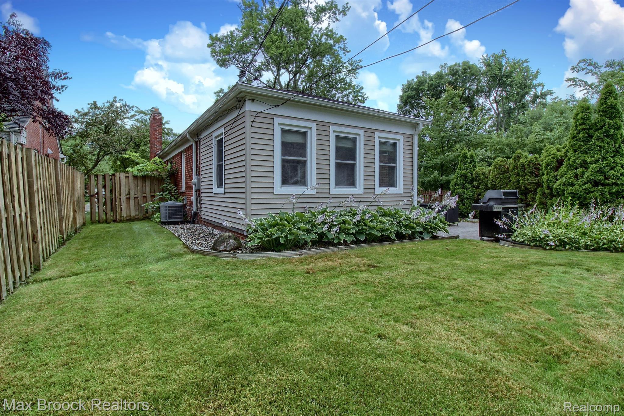 2313 PEMBROKE Road