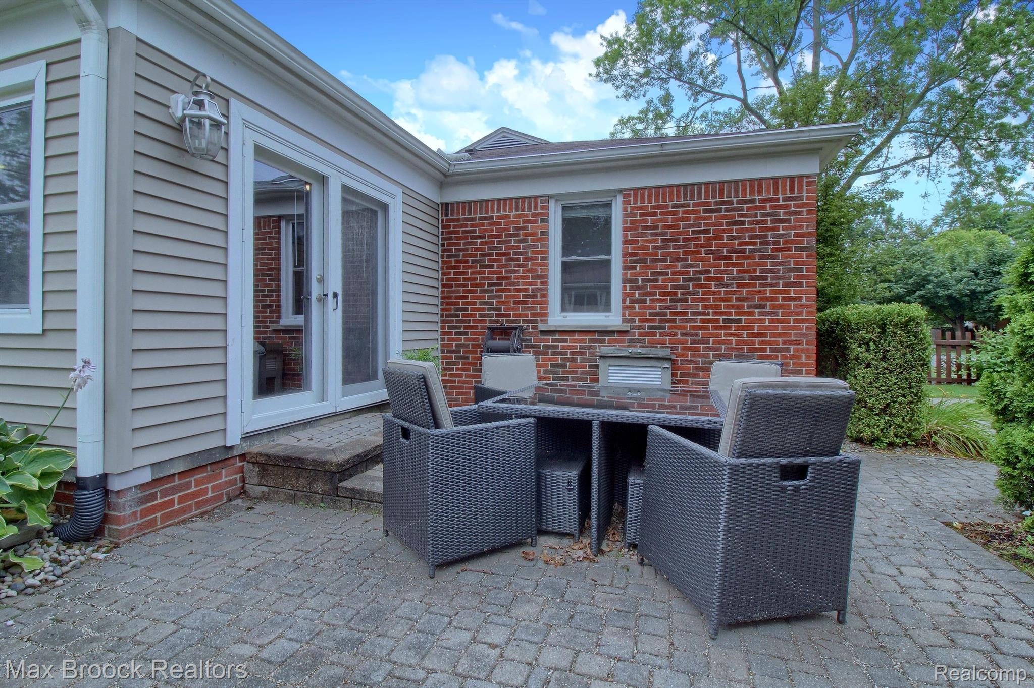 2313 PEMBROKE Road