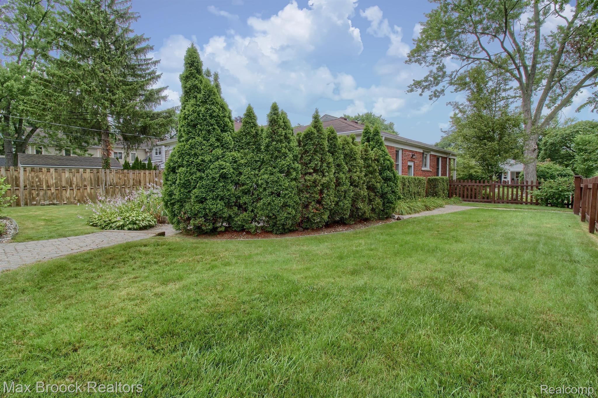 2313 PEMBROKE Road