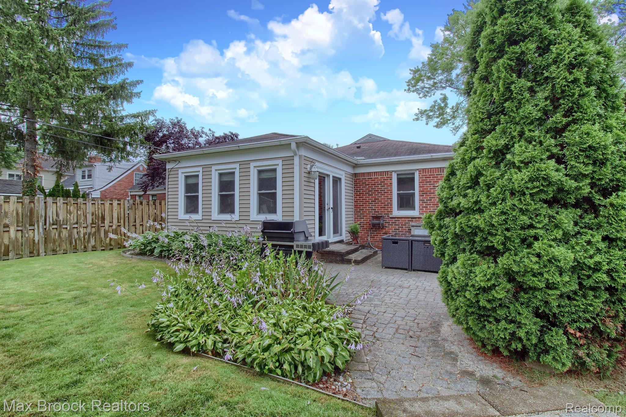2313 PEMBROKE Road