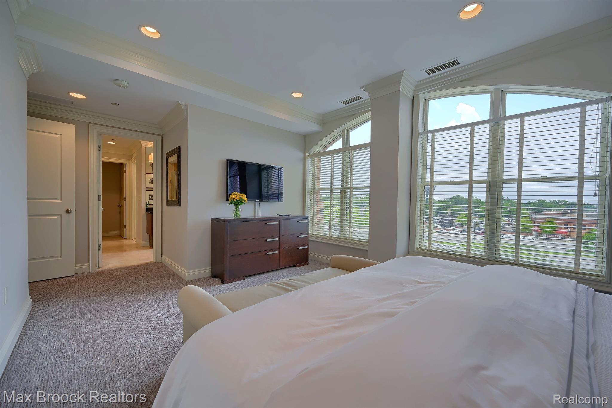 400 HAMILTON Row Unit: 400