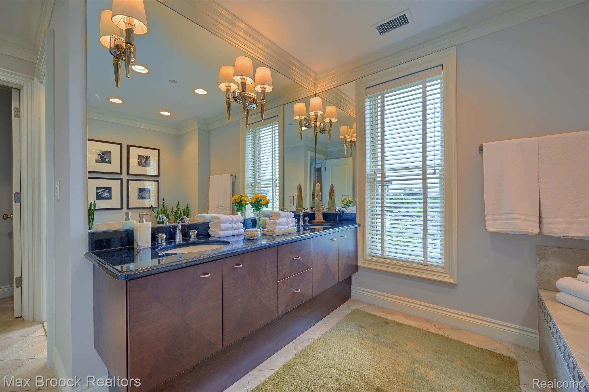 400 HAMILTON Row Unit: 400
